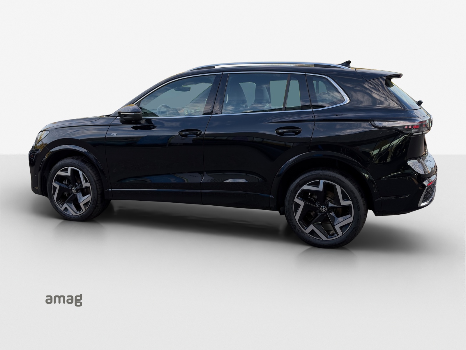 VW Tiguan 2.0 TSI DSG R-Line 4Motion-image-2
