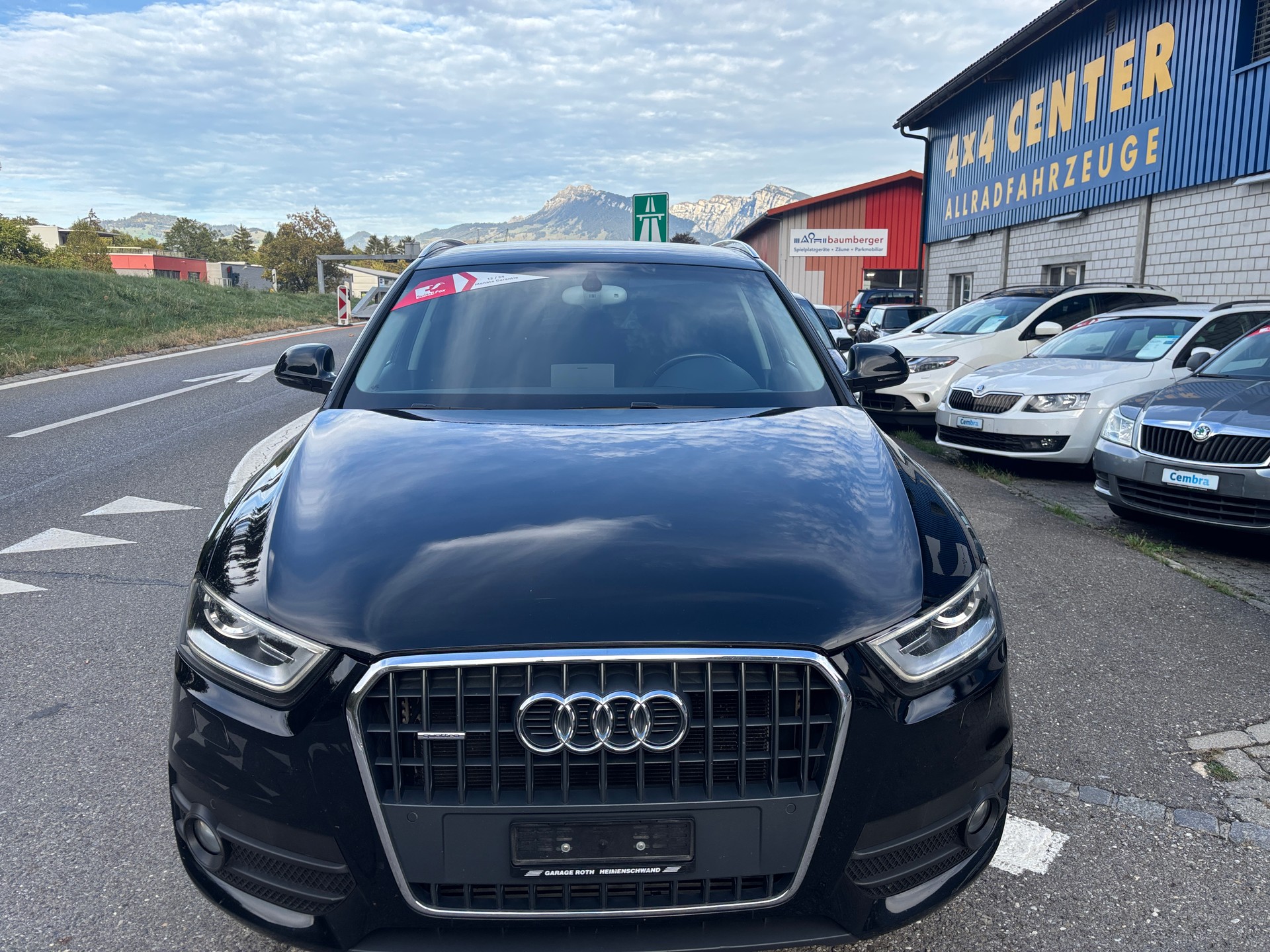 AUDI Q3 2.0 TDI quattro-image-1