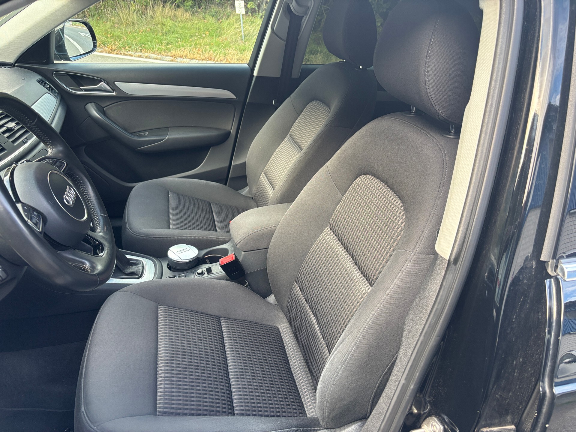 AUDI Q3 2.0 TDI quattro-image-10