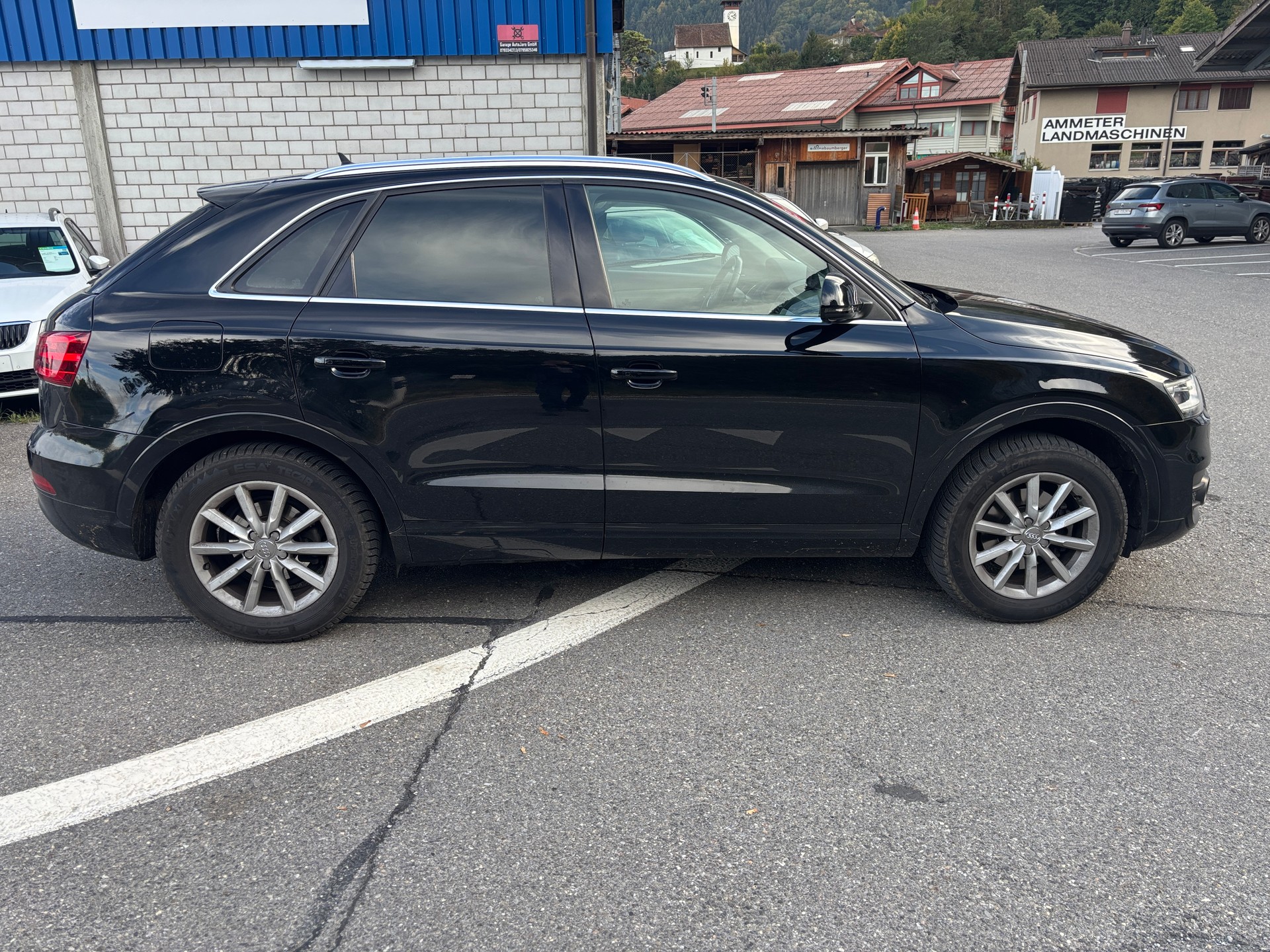 AUDI Q3 2.0 TDI quattro-image-4