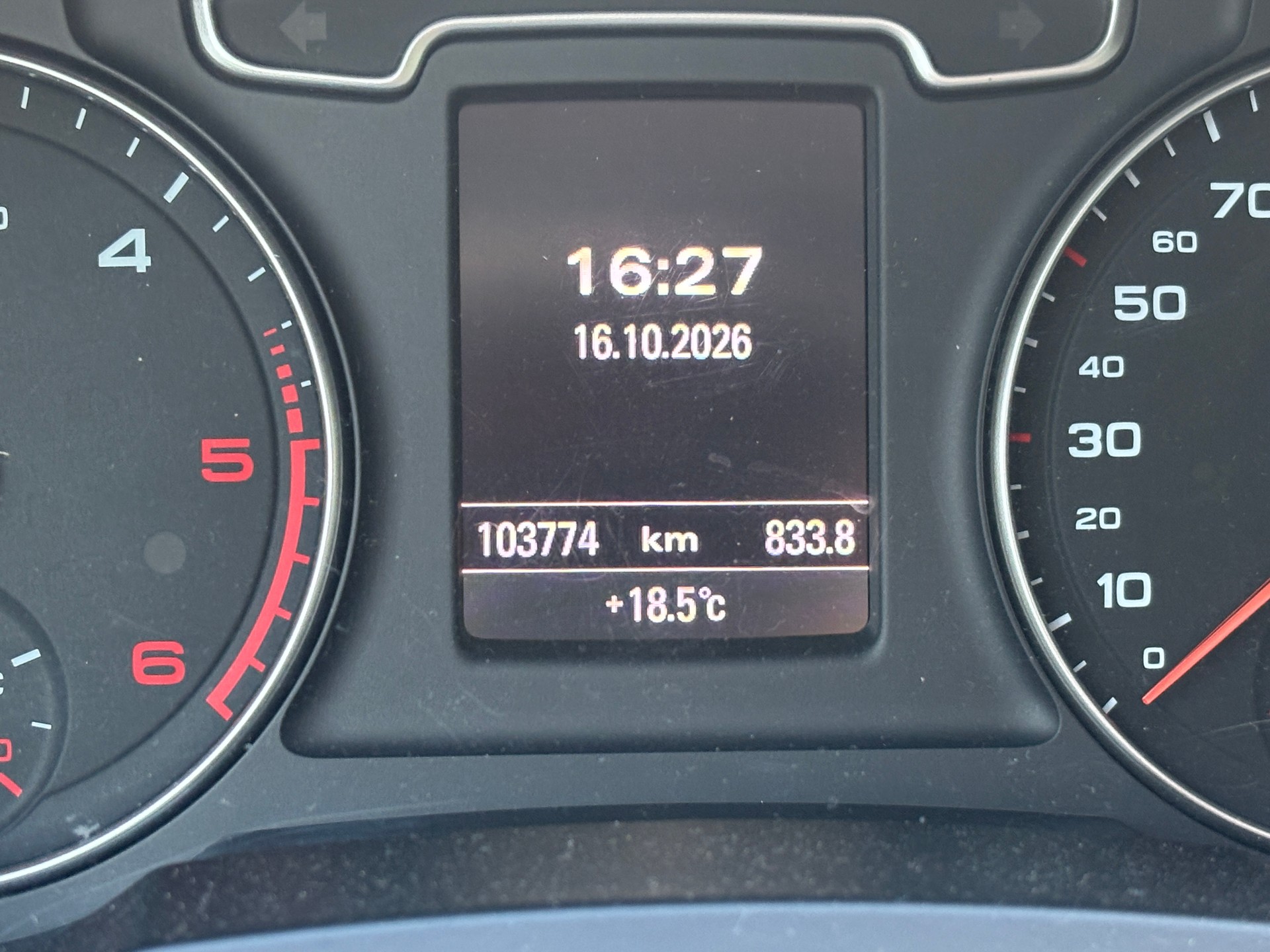 AUDI Q3 2.0 TDI quattro-image-11