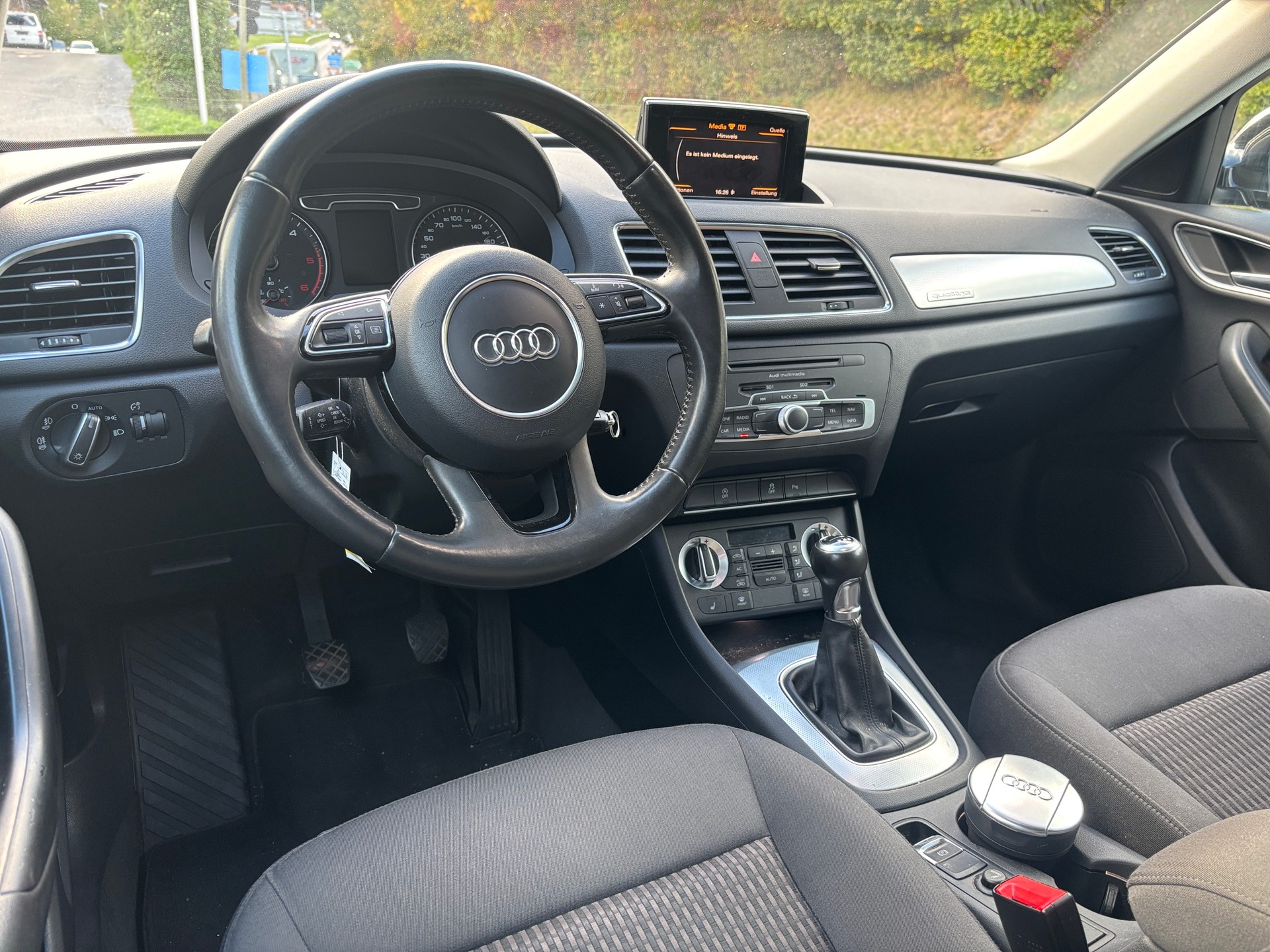 AUDI Q3 2.0 TDI quattro-image-9