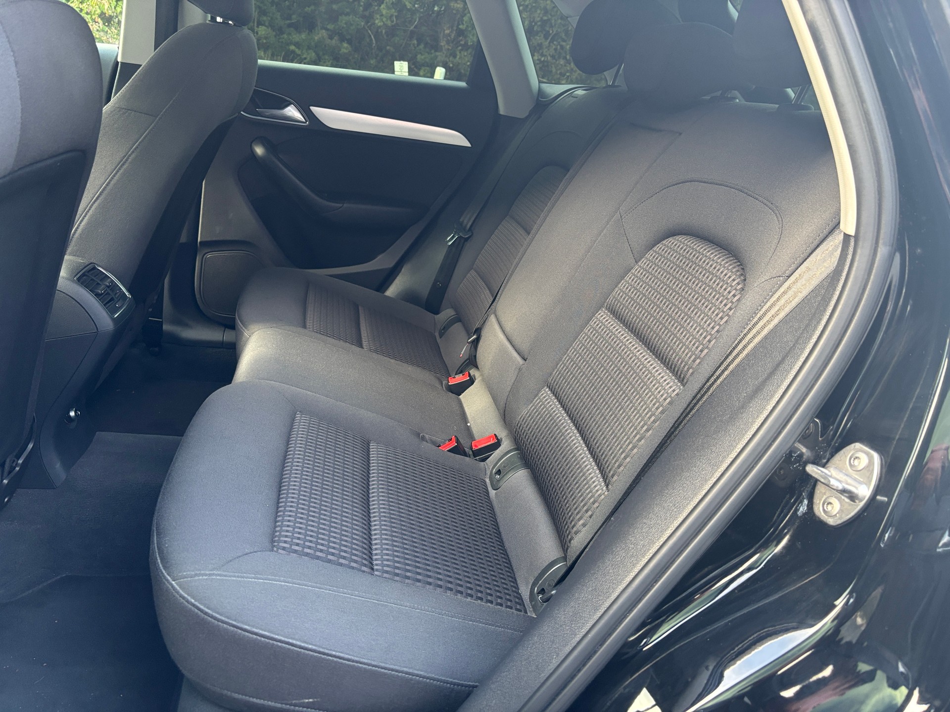 AUDI Q3 2.0 TDI quattro-image-8