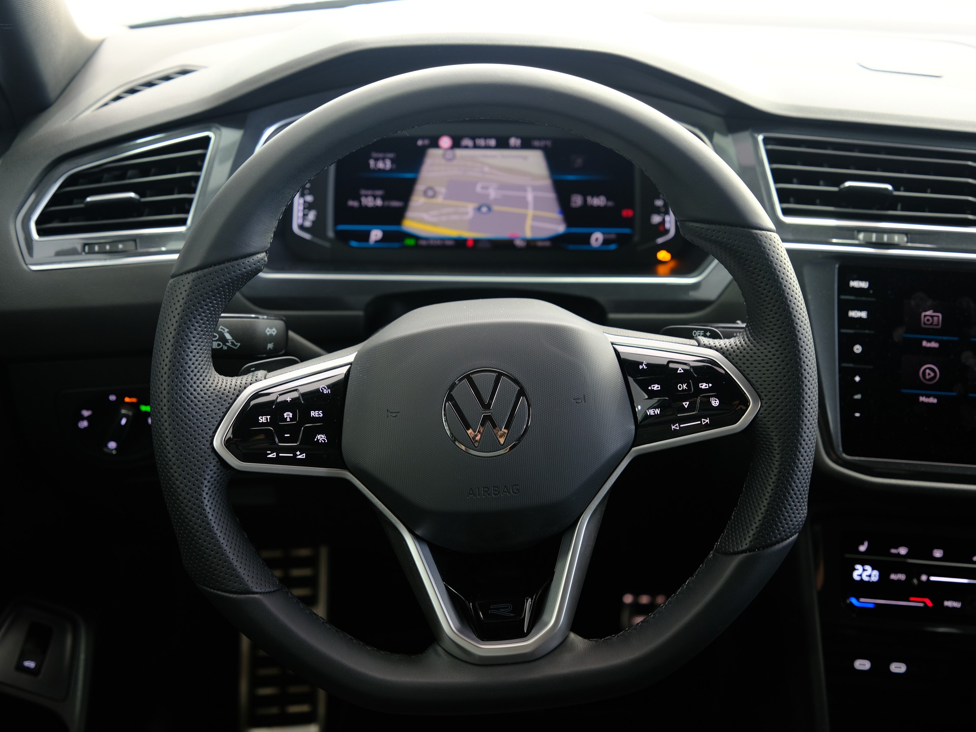 VW Tiguan Allspace 2.0 TDI SCR R-Line 4Motion DSG *7 Sitze* *Rückfahrkamera*-image-25