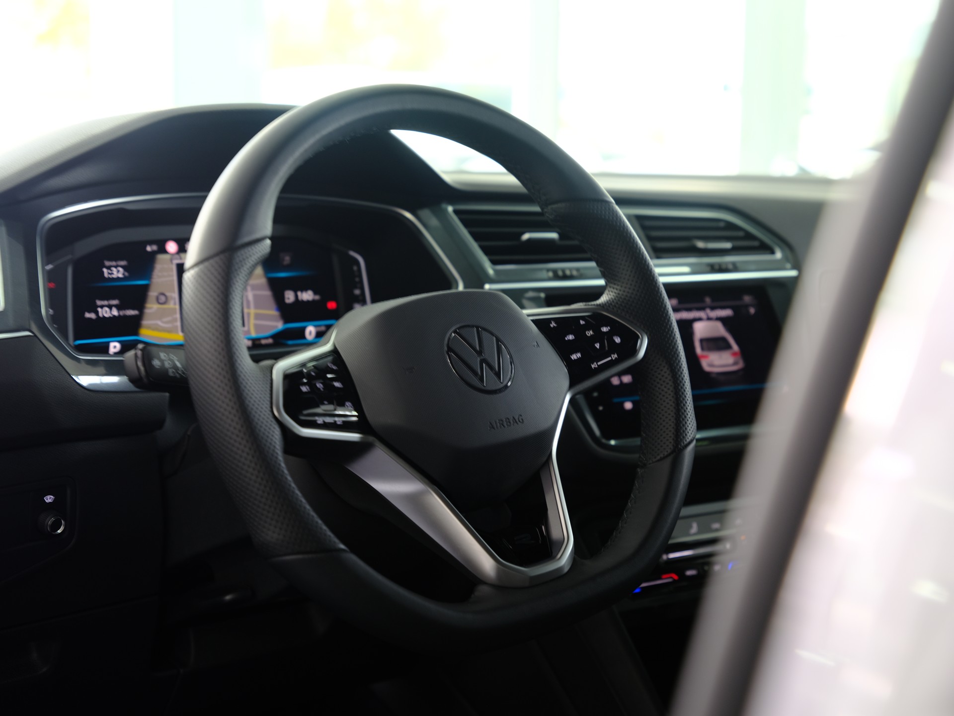 VW Tiguan Allspace 2.0 TDI SCR R-Line 4Motion DSG *7 Sitze* *Rückfahrkamera*-image-16