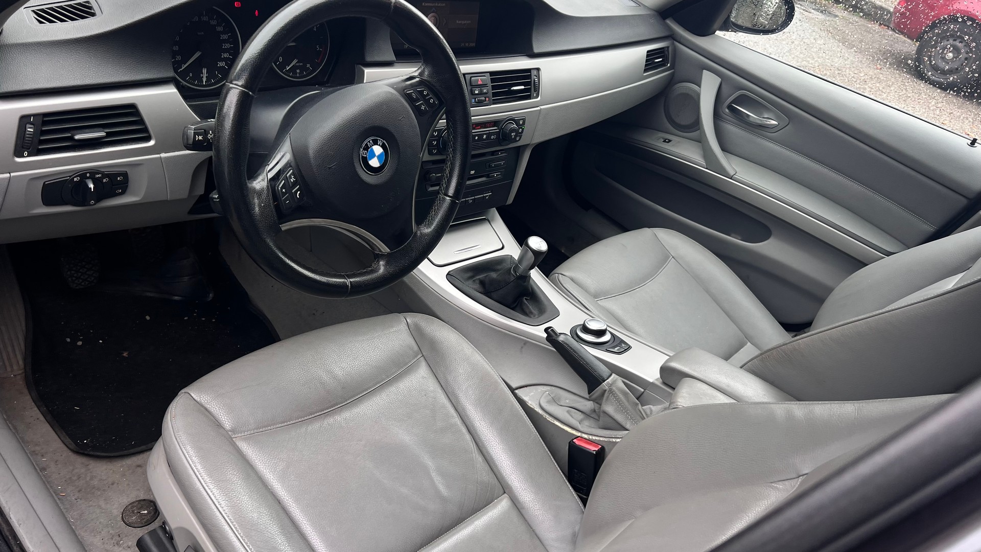 BMW 330xd Touring-image-5