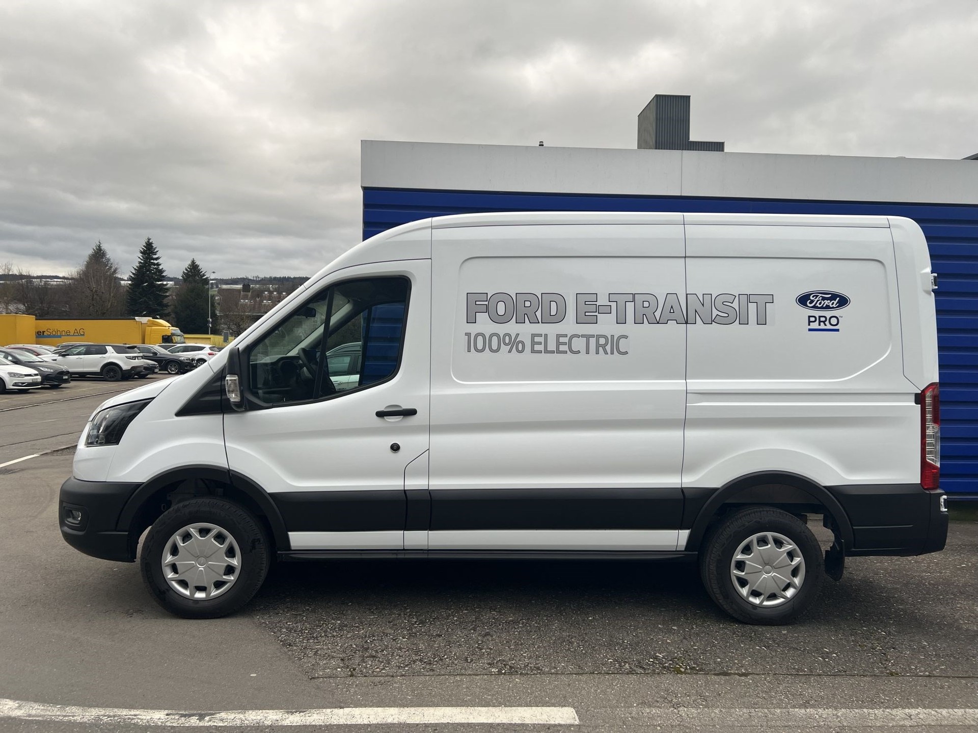 FORD E-TRANSIT Van 350 L2H2 67kWh Trend-image-0