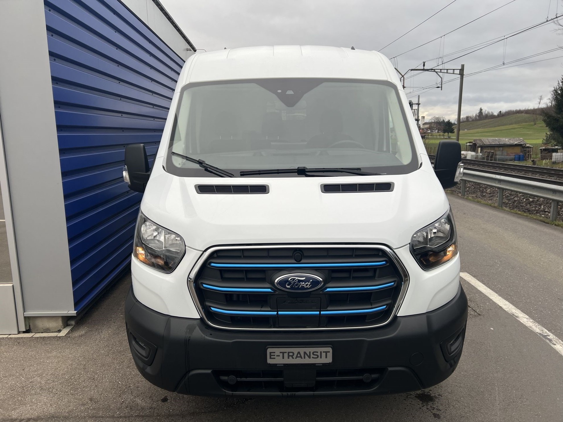 FORD E-TRANSIT Van 350 L2H2 67kWh Trend-image-1