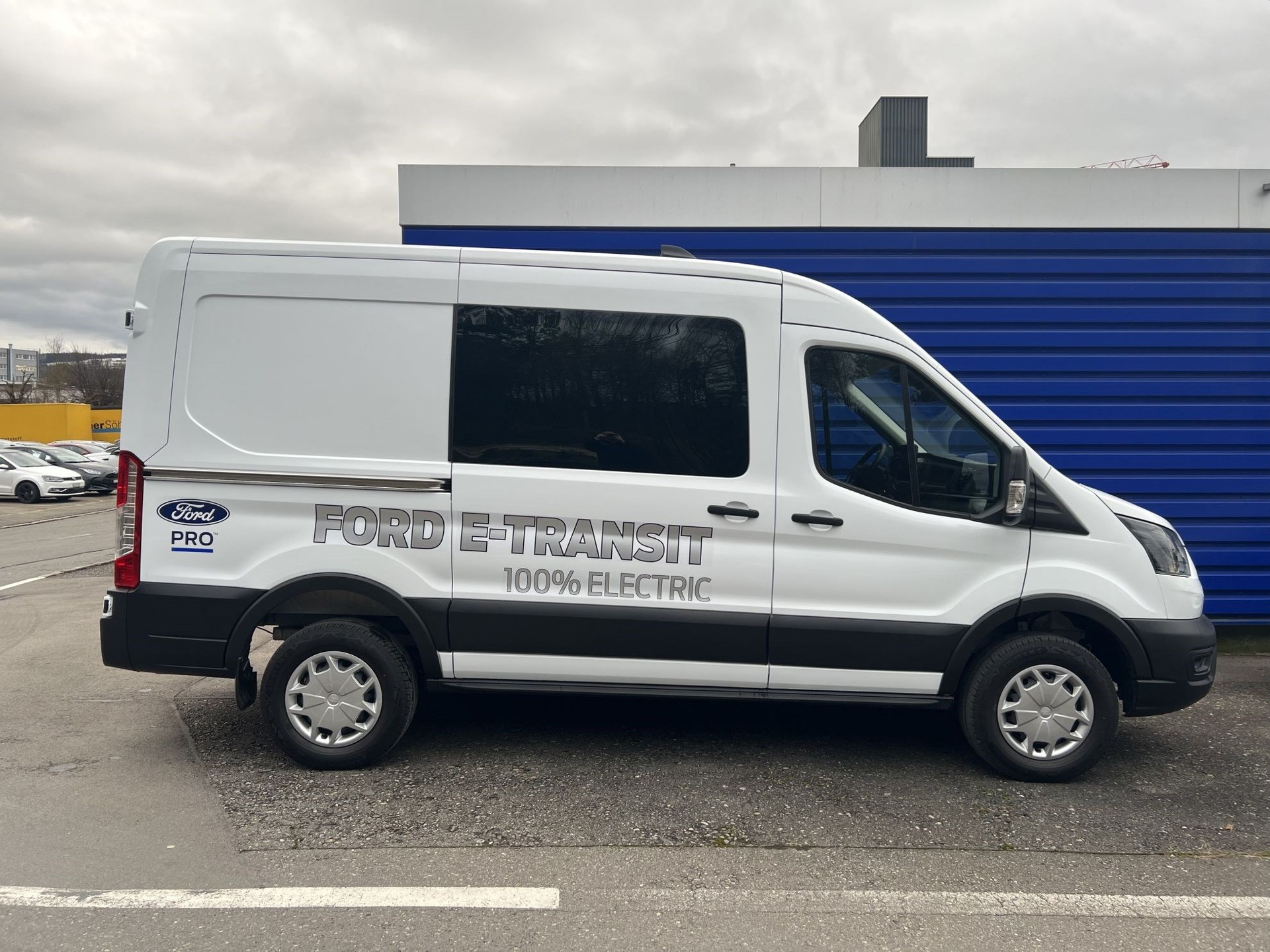 FORD E-TRANSIT Van 350 L2H2 67kWh Trend-image-2