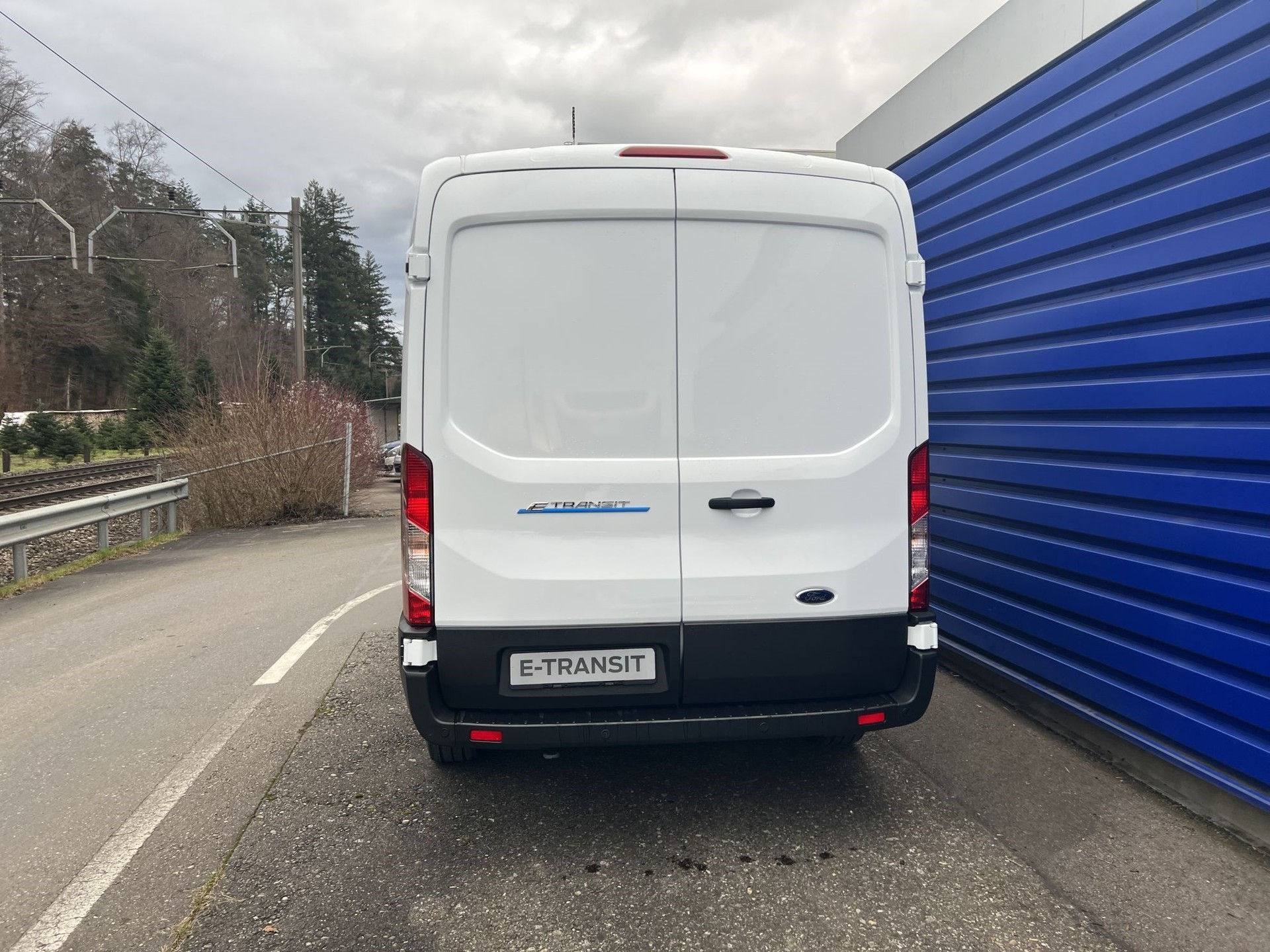 FORD E-TRANSIT Van 350 L2H2 67kWh Trend-image-3