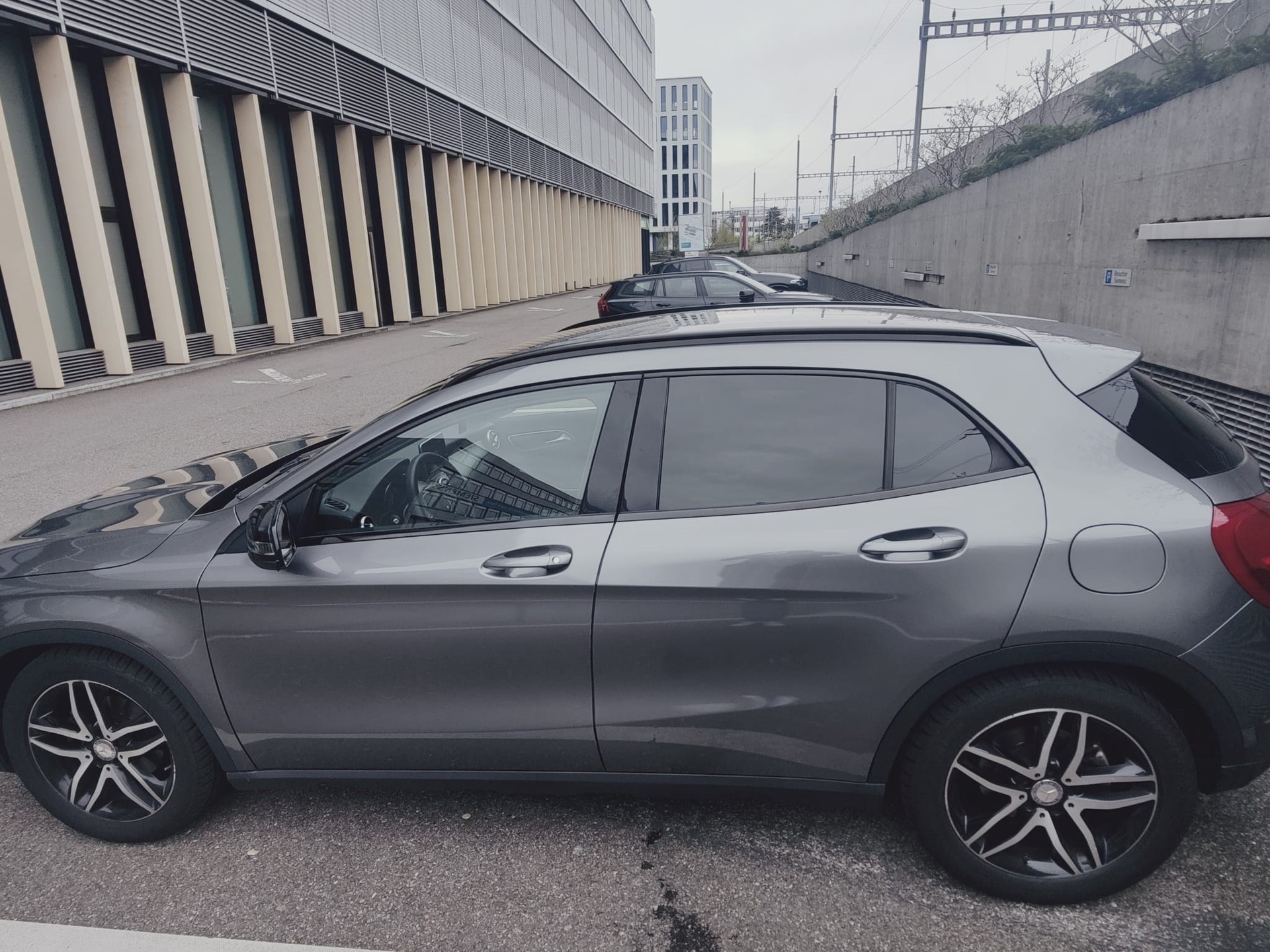 MERCEDES-BENZ GLA 200 7G-DCT-image-2