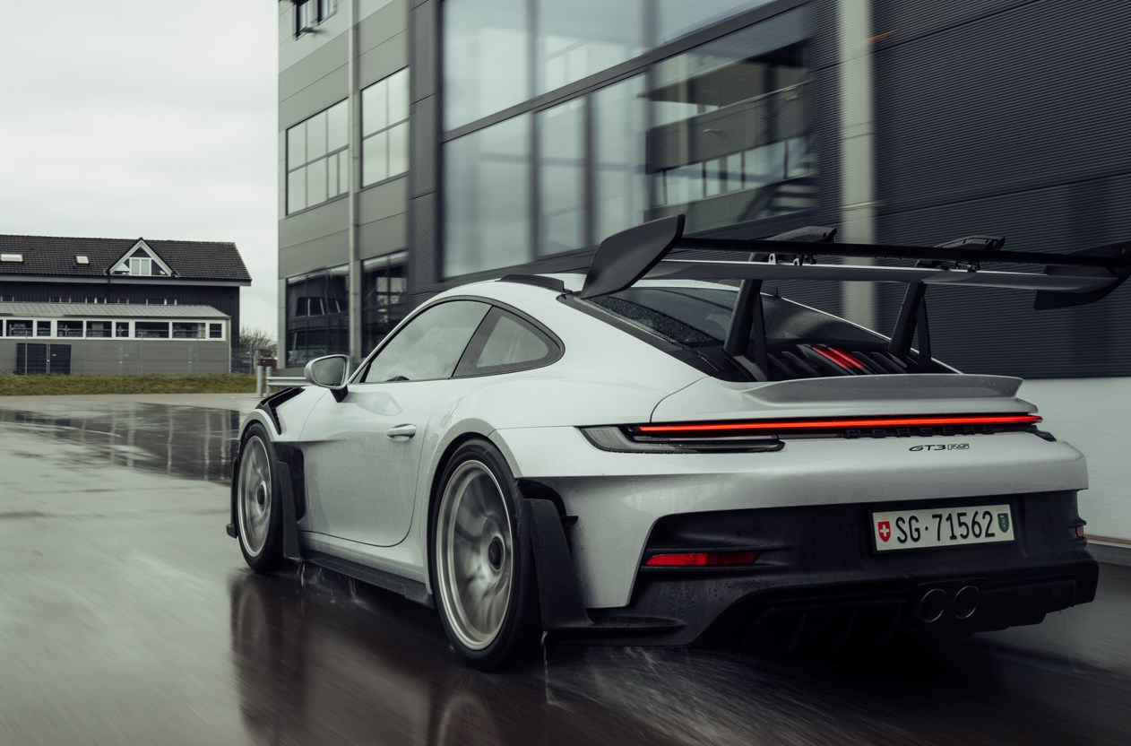 PORSCHE 911 GT3 RS-image-12