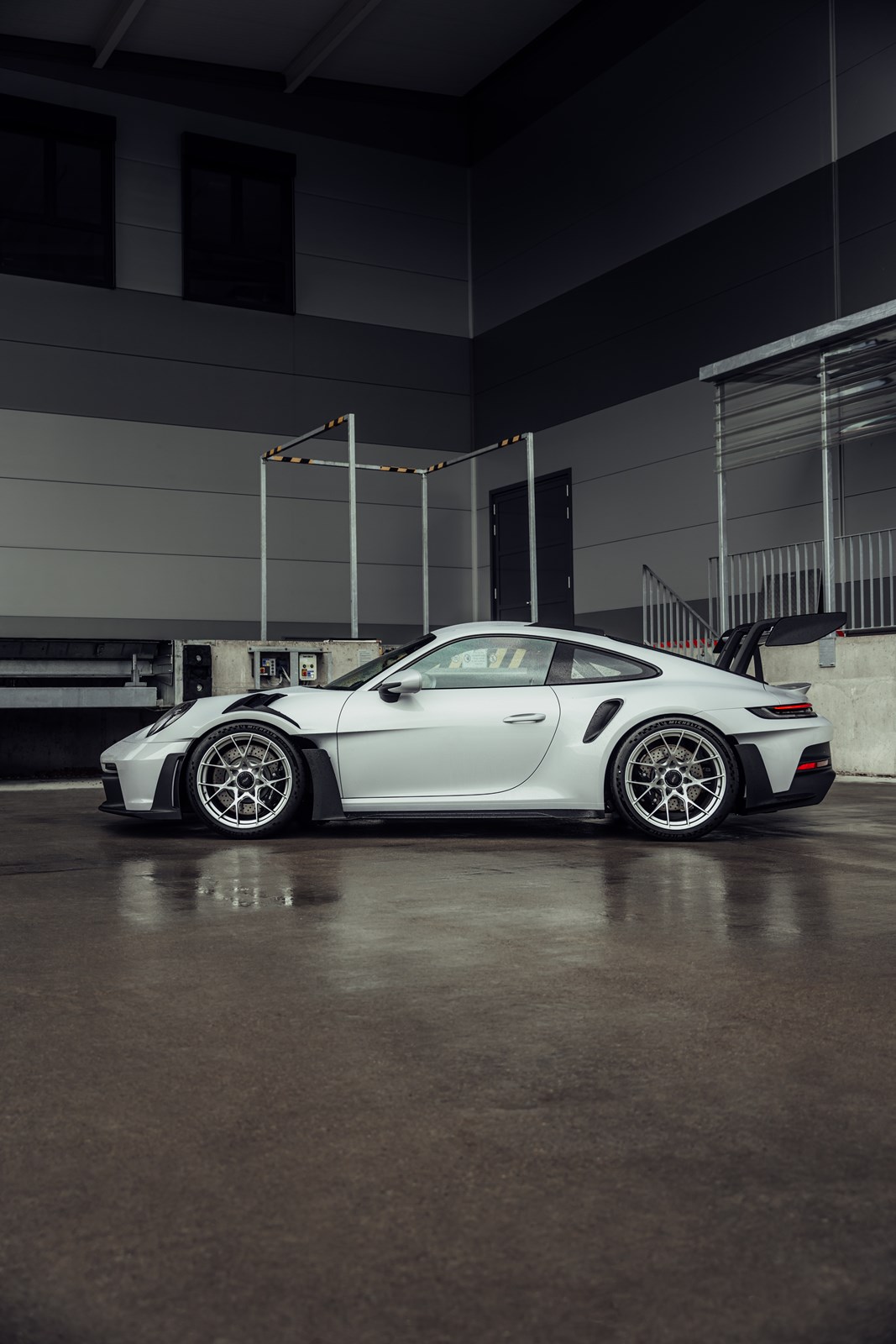 PORSCHE 911 GT3 RS-image-11