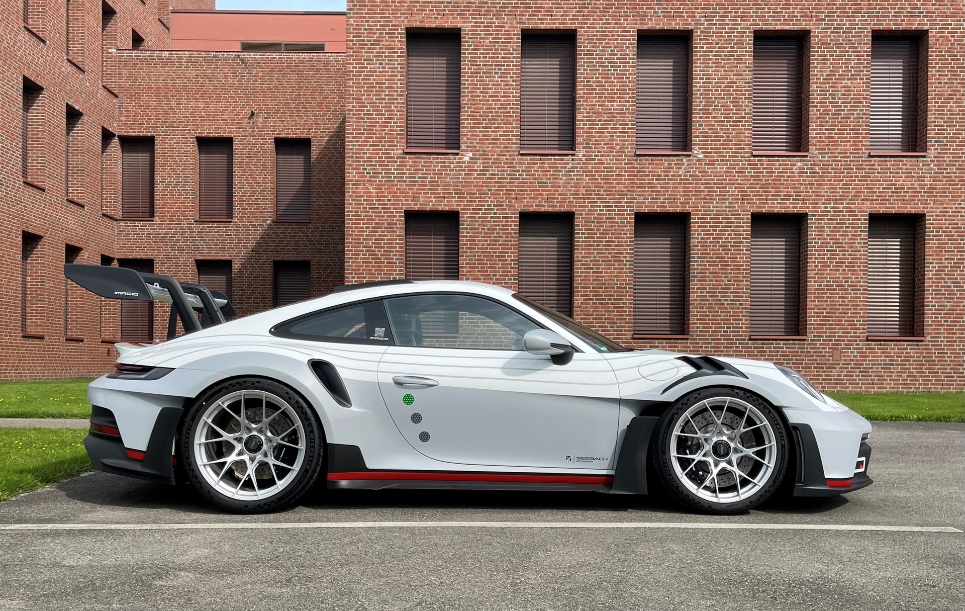 PORSCHE 911 GT3 RS-image-15