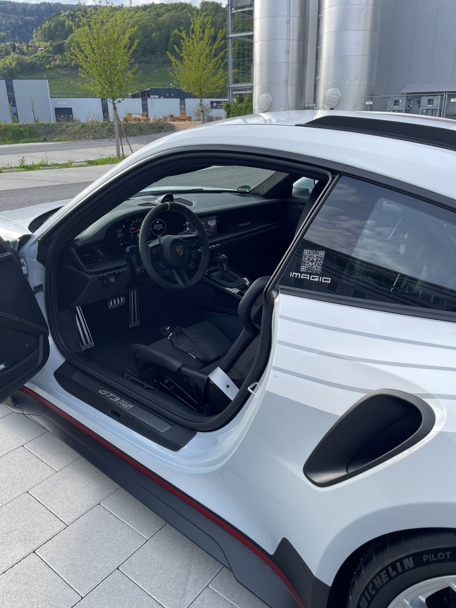 PORSCHE 911 GT3 RS-image-17
