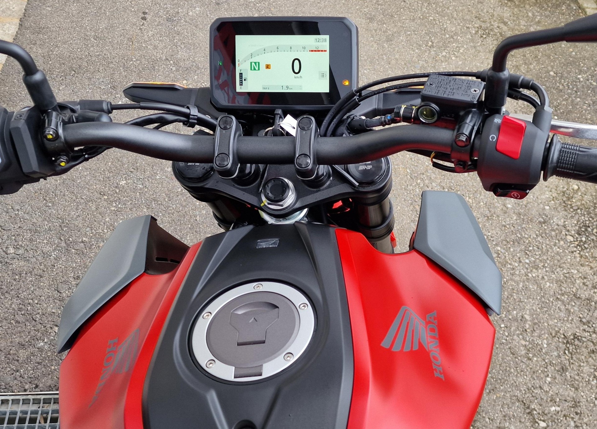 HONDA CB 125 R - 2026-showroom-element-2