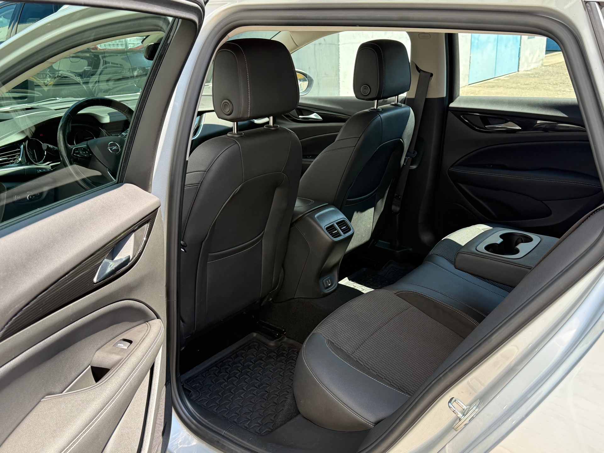 OPEL Insignia 2.0 BiDTI Sports Tourer Excellence 4WD A.-image-6