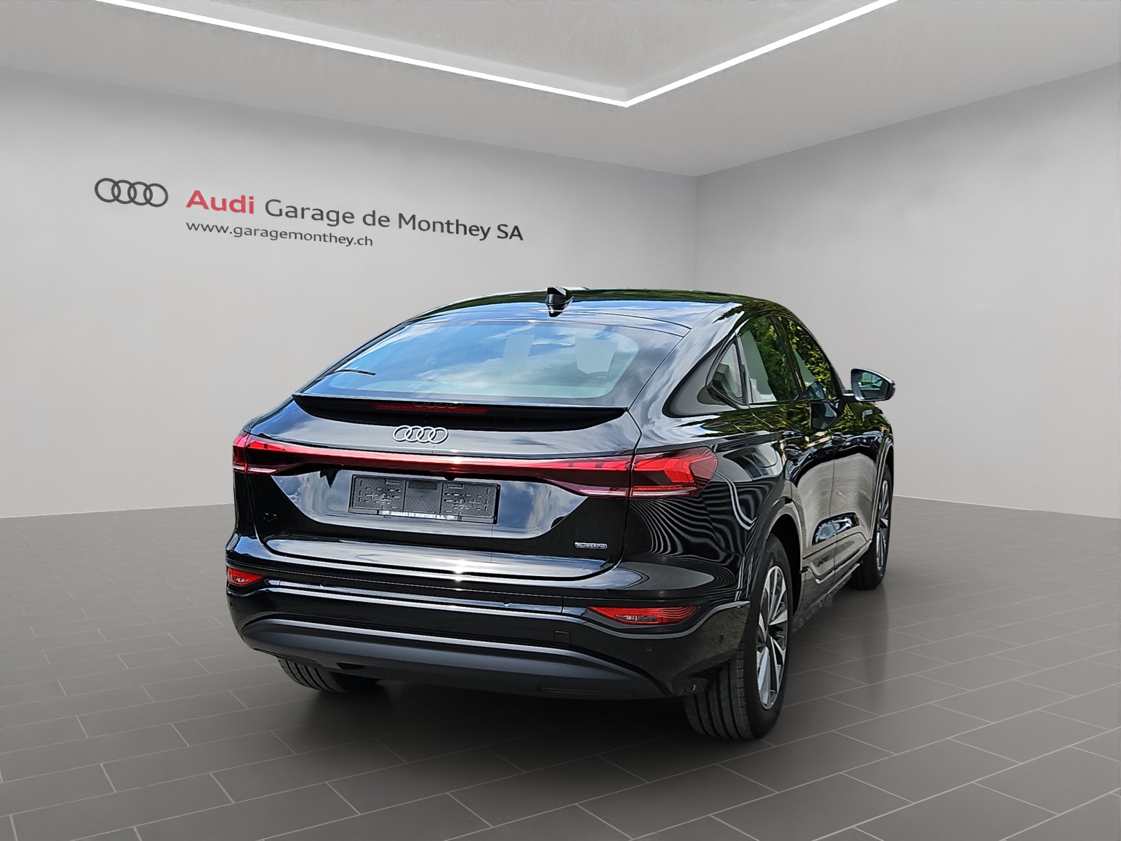 AUDI Q6 Sportback e-tron quattro-image-3