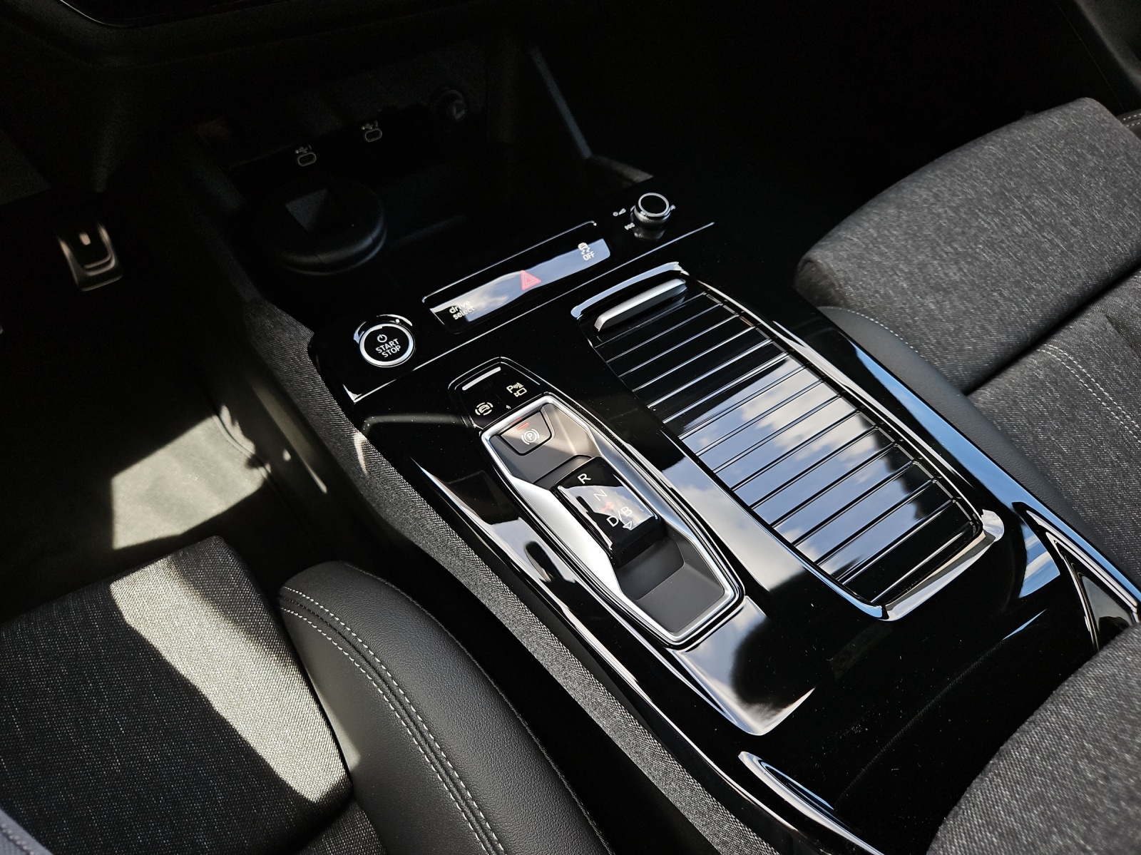 AUDI Q6 Sportback e-tron quattro-image-11