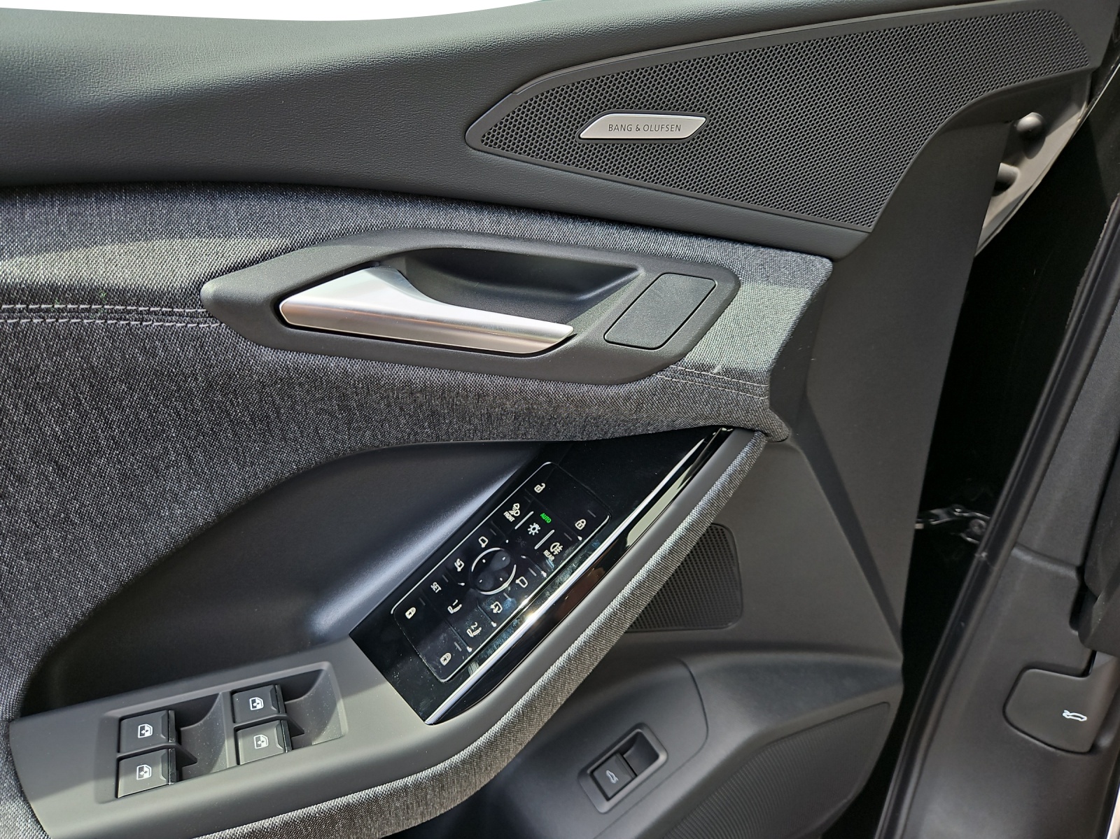 AUDI Q6 Sportback e-tron quattro-image-12