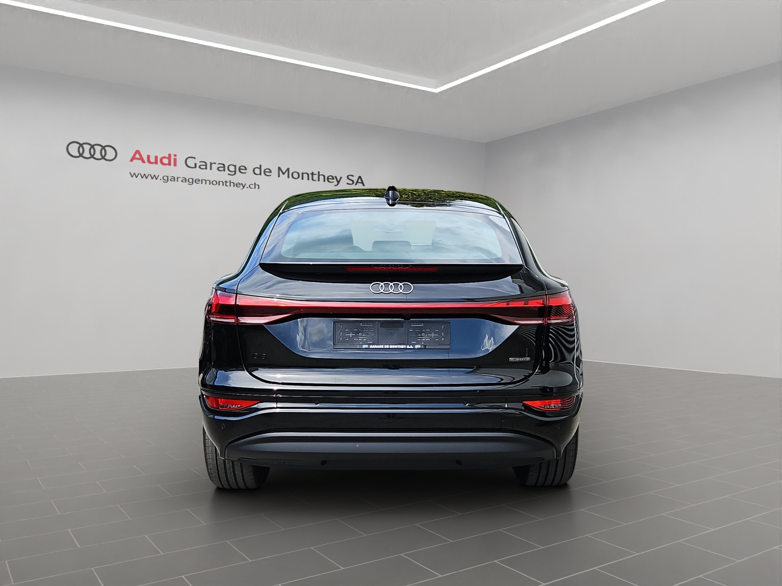 AUDI Q6 Sportback e-tron quattro-image-2