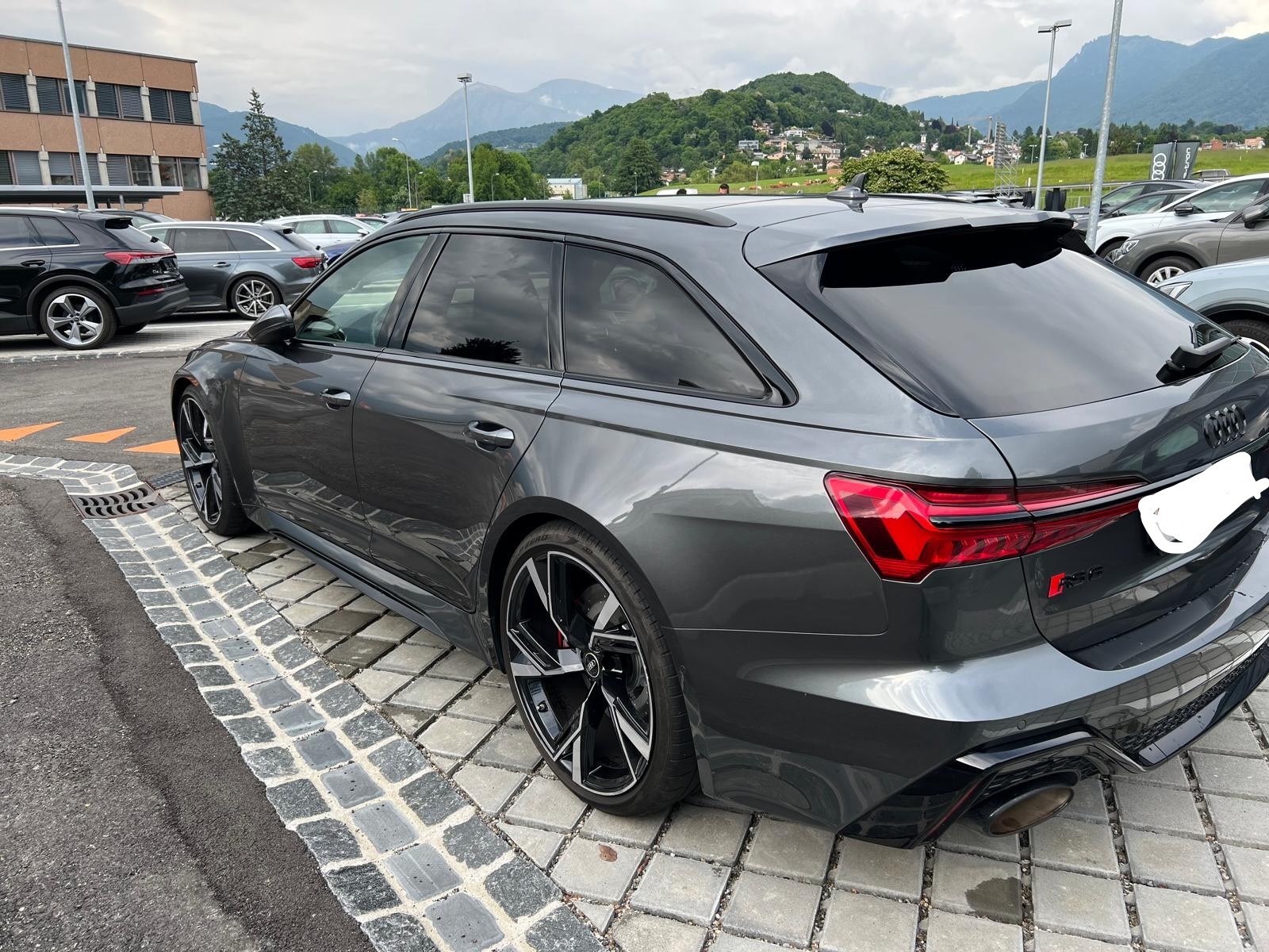 AUDI RS6 Avant 4.0 TFSI V8 quattro-image-2