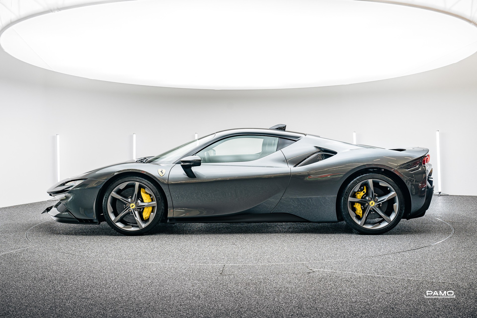 FERRARI SF90 Stradale-showroom-element-2