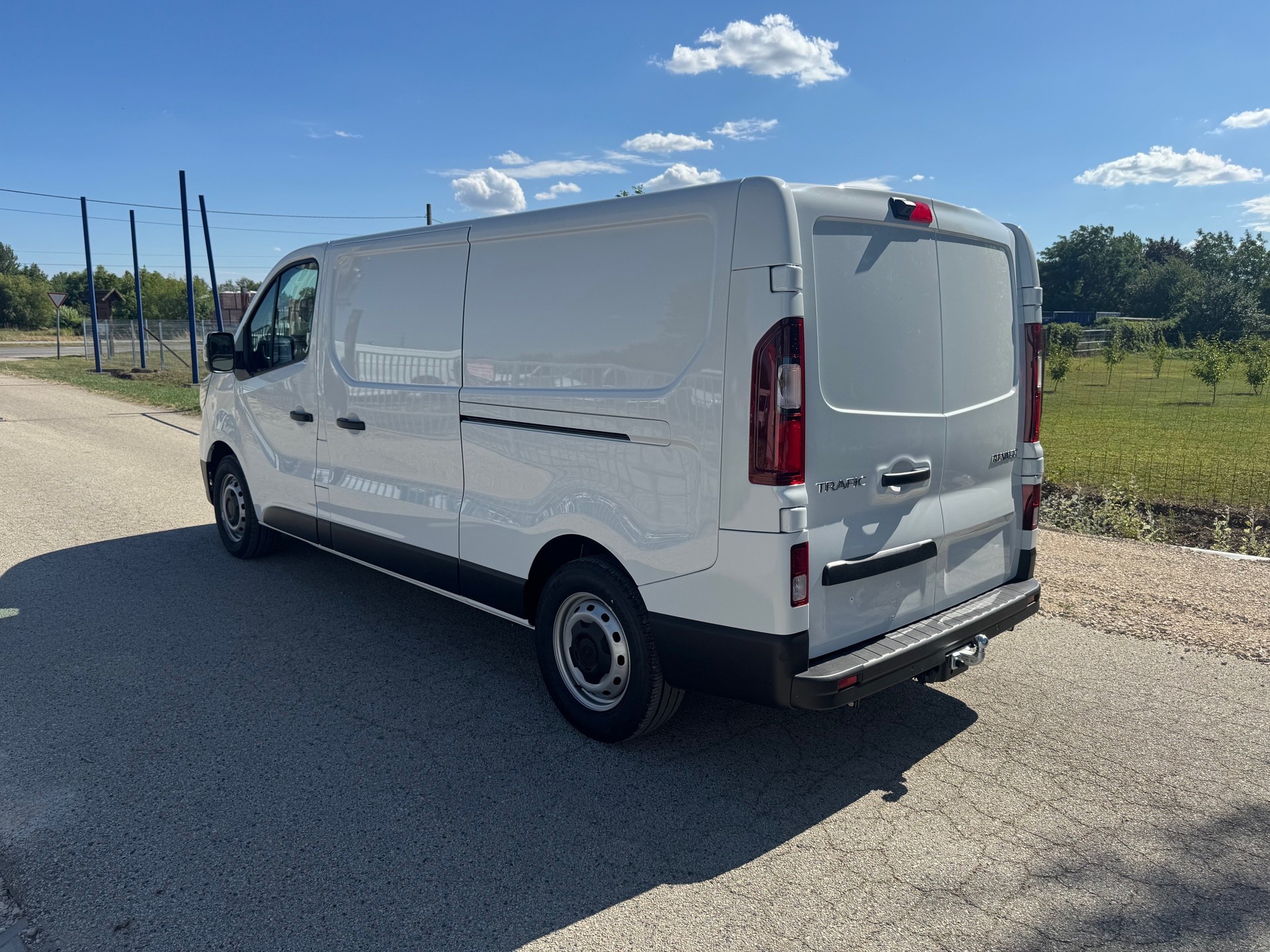 RENAULT L2H1 mit WIR Anteil Fr. 5'000.-- und 2 x Schiebetüre Links und Rechts und Navigation und Ahk u.s.w-image-4