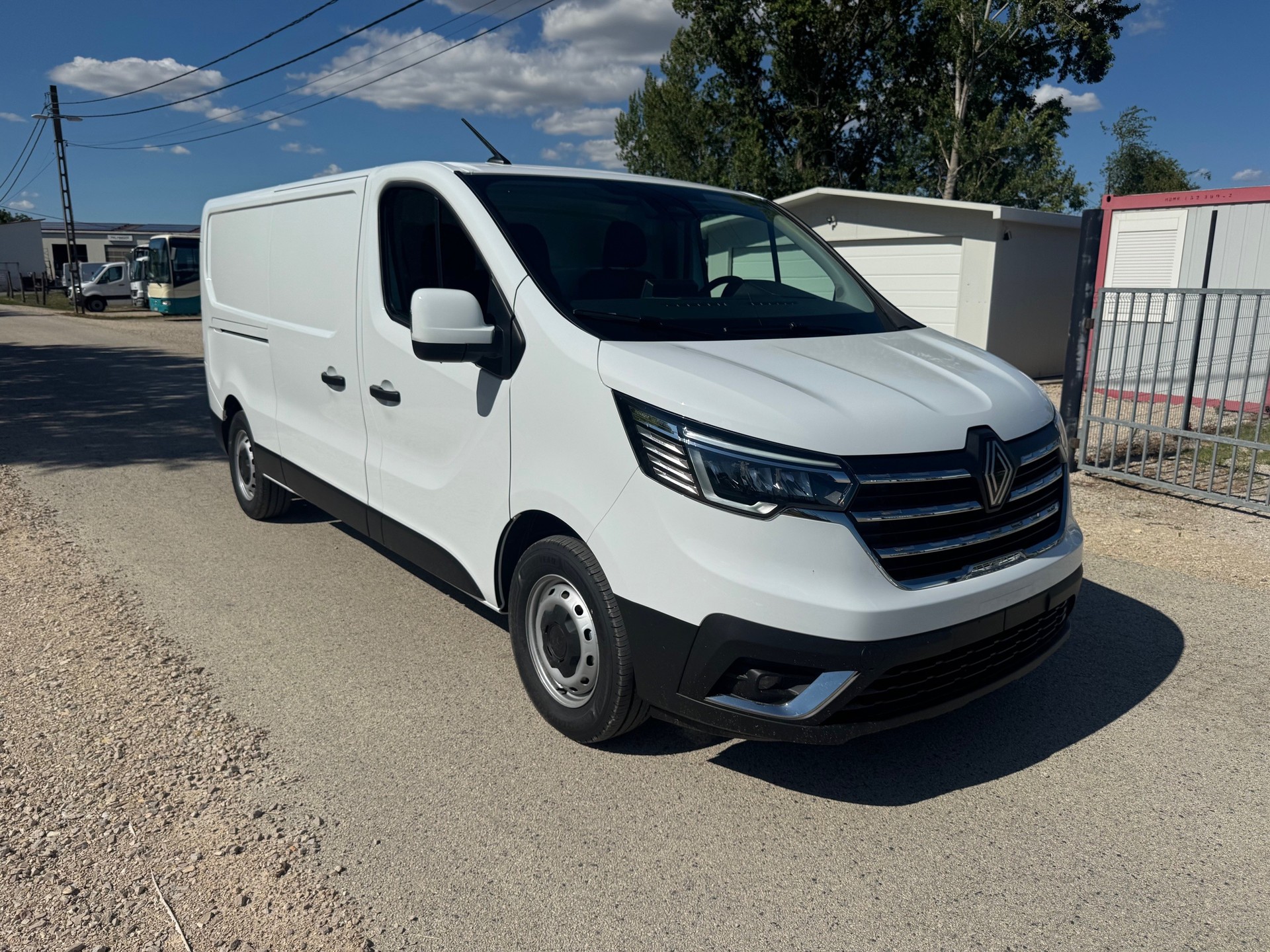 RENAULT L2H1 mit WIR Anteil Fr. 5'000.-- und 2 x Schiebetüre Links und Rechts und Navigation und Ahk u.s.w-image-1