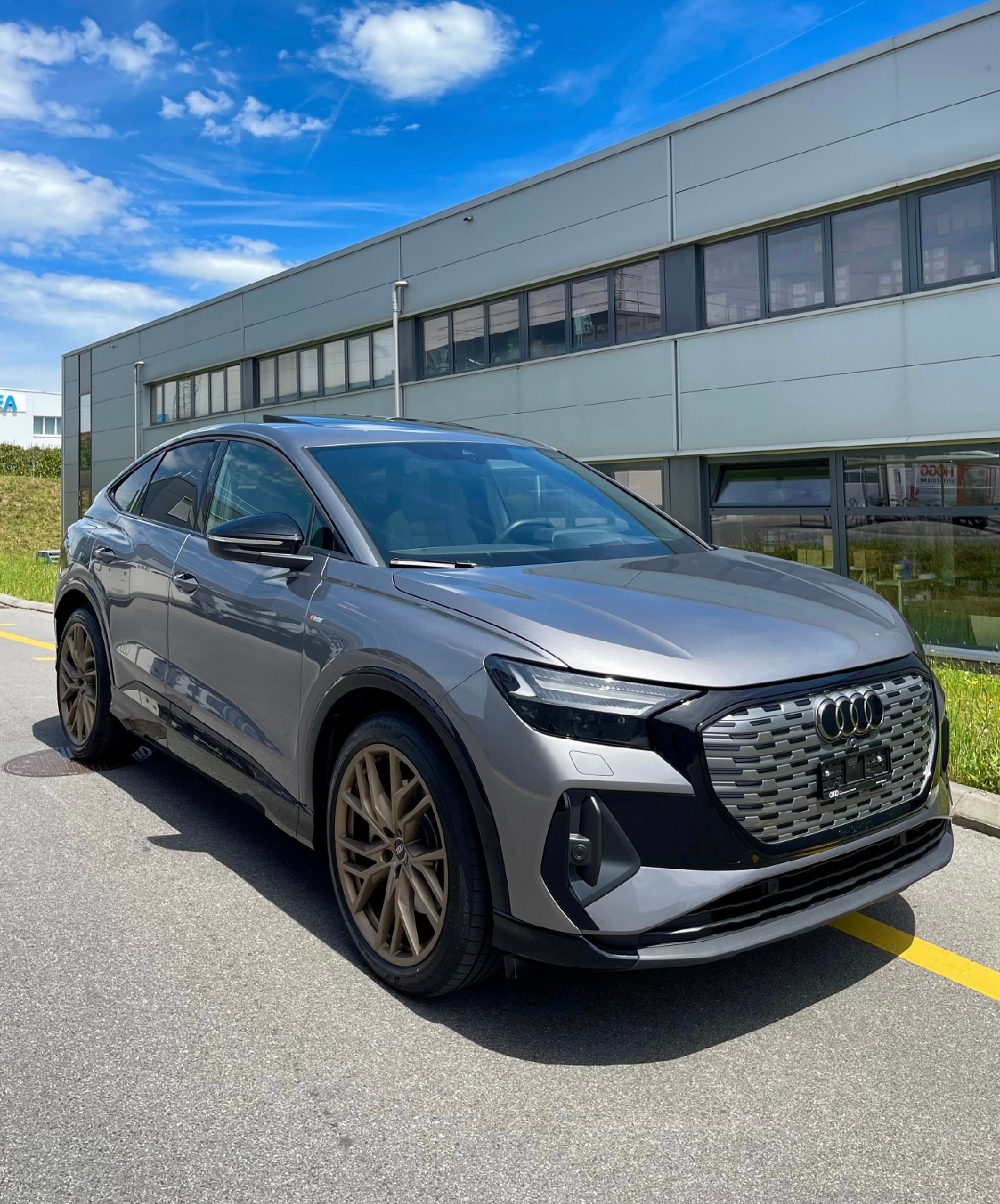 AUDI Q4 Sportback e-tron 50 quattro-image-1