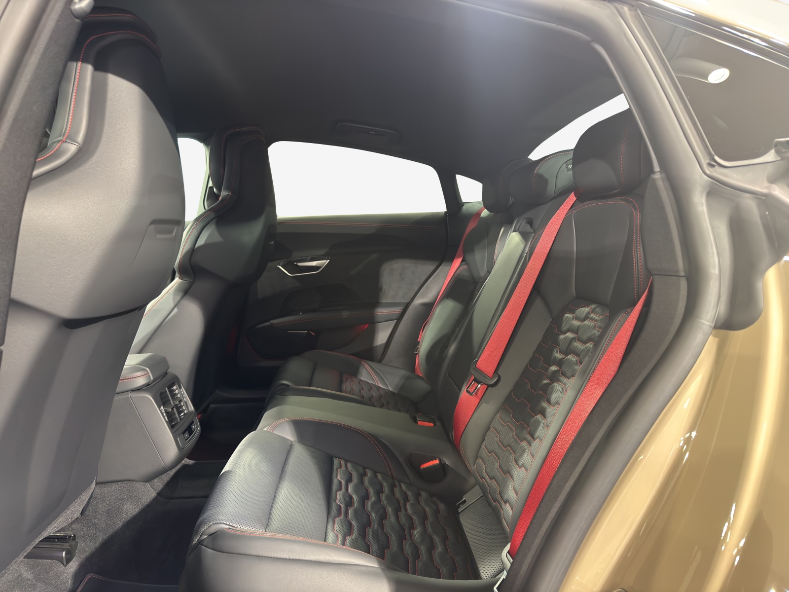 AUDI RS e-tron GT quattro-image-12