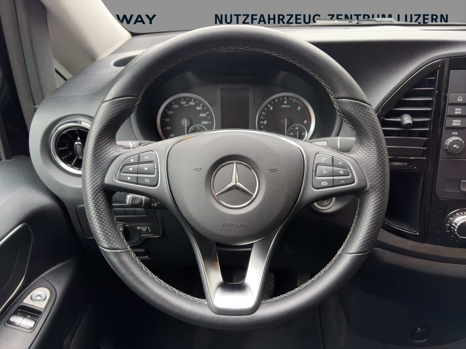MERCEDES-BENZ Vito 116 CDI Lang Select Tourer 4Matic 9G-Tronic-image-10