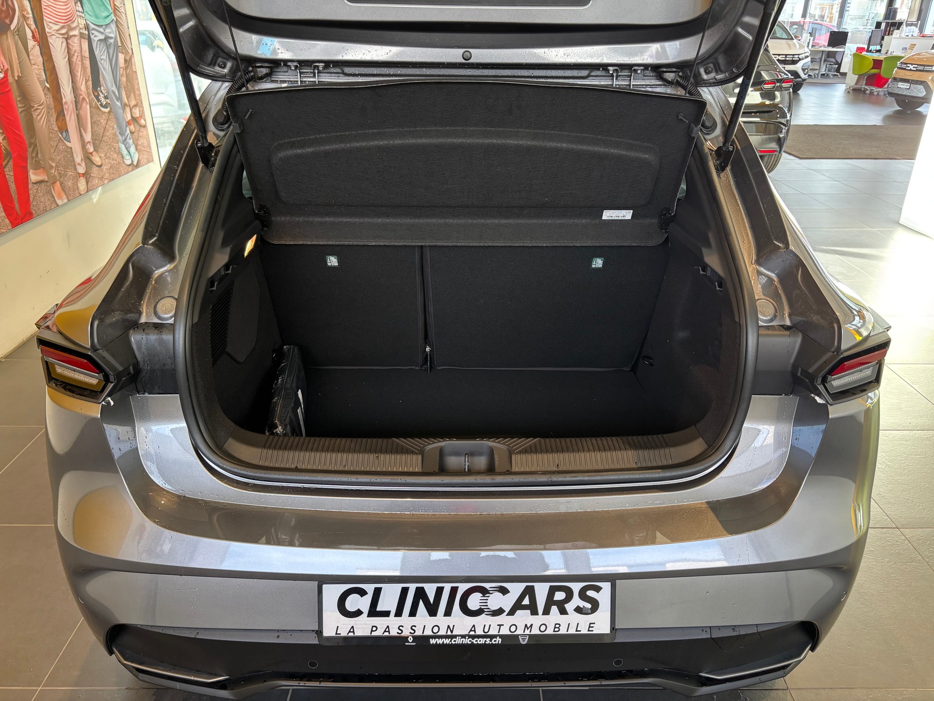 RENAULT New Clio 6 1.8 E-Tech Esprit Alpine-image-10