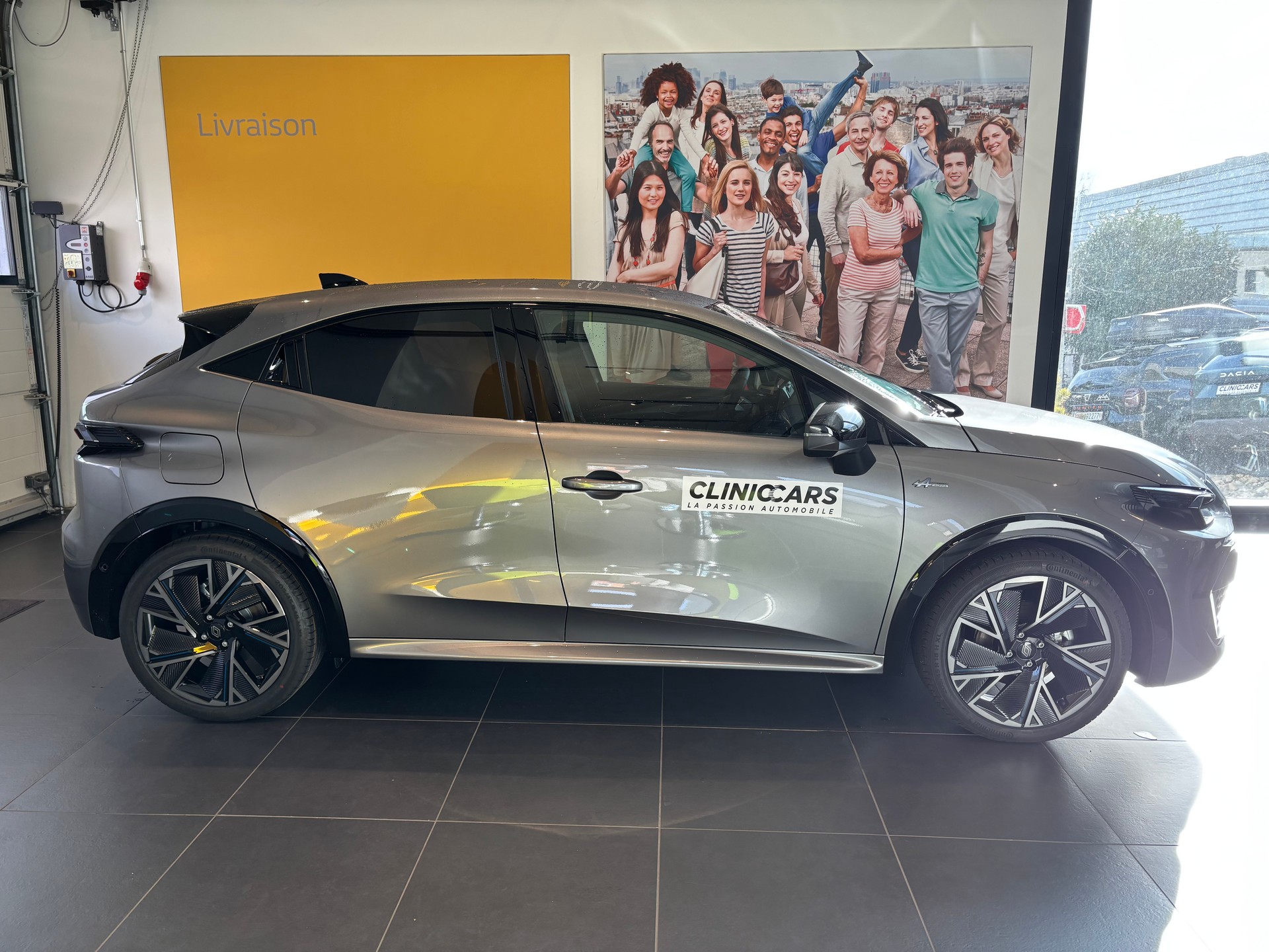 RENAULT New Clio 6 1.8 E-Tech Esprit Alpine-image-3