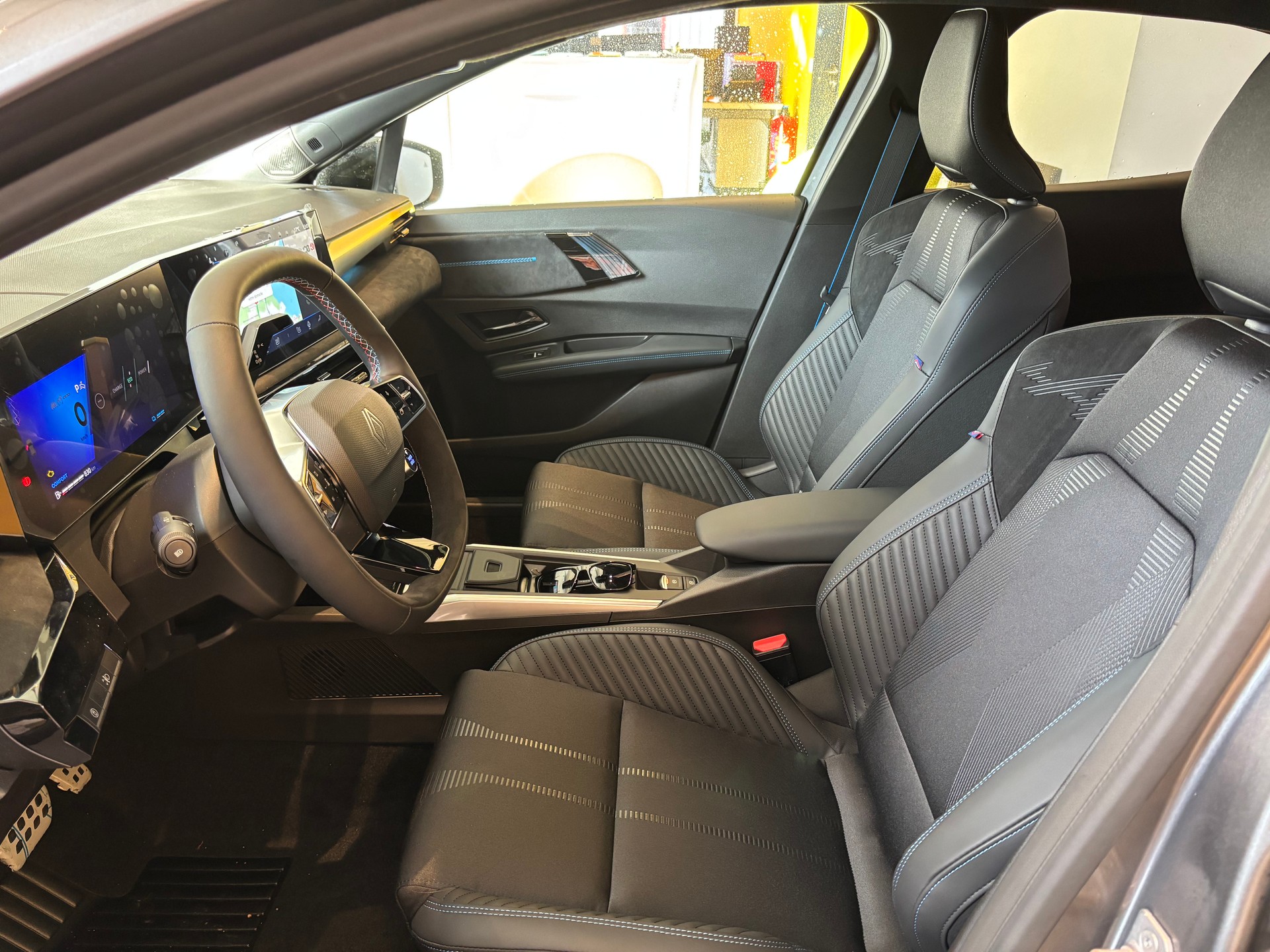 RENAULT New Clio 6 1.8 E-Tech Esprit Alpine-image-8