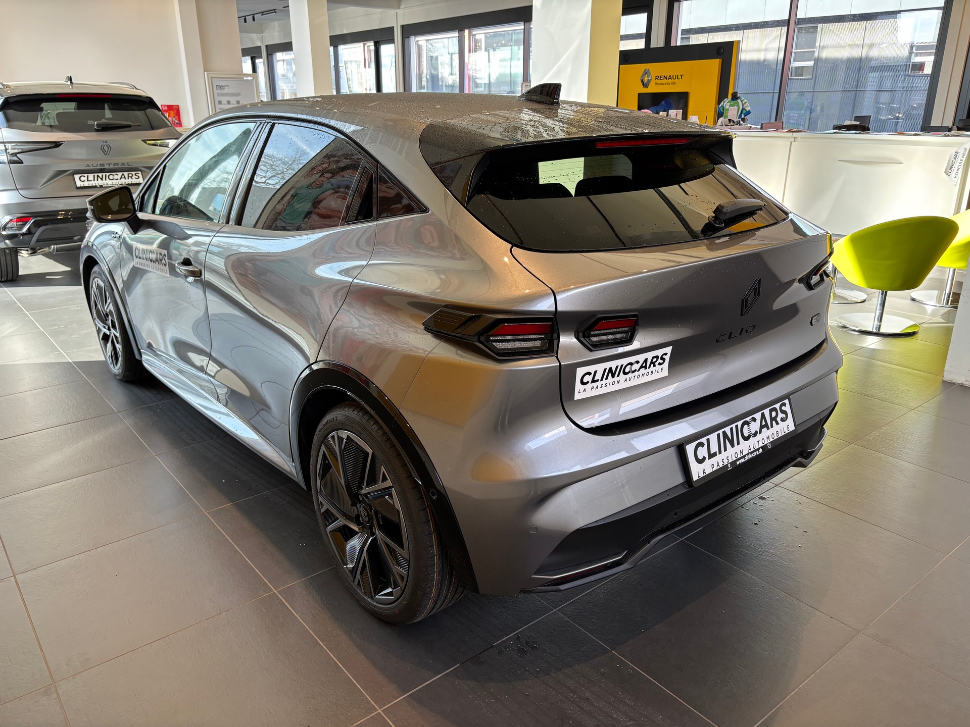 RENAULT New Clio 6 1.8 E-Tech Esprit Alpine-image-5