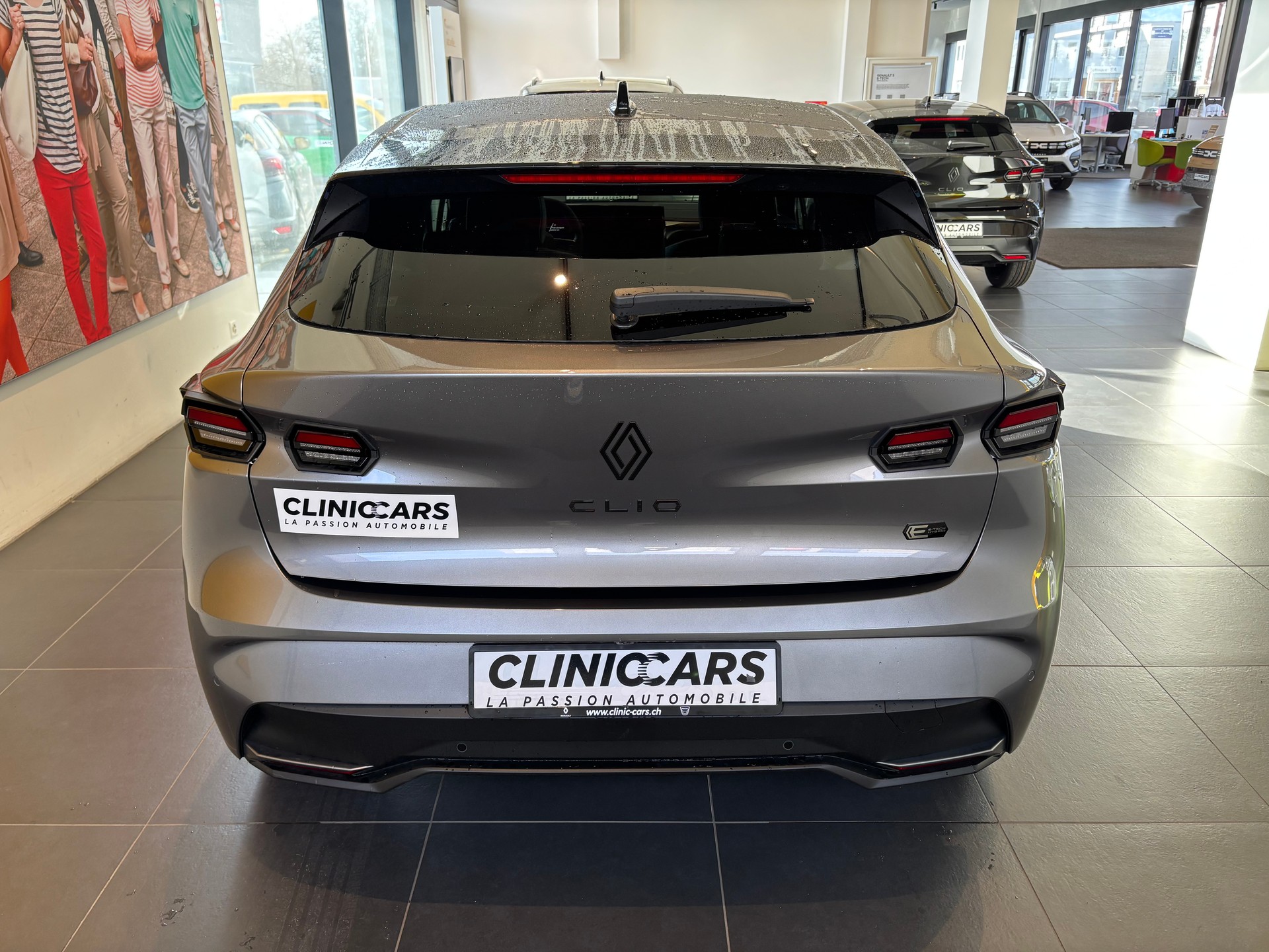 RENAULT New Clio 6 1.8 E-Tech Esprit Alpine-image-6