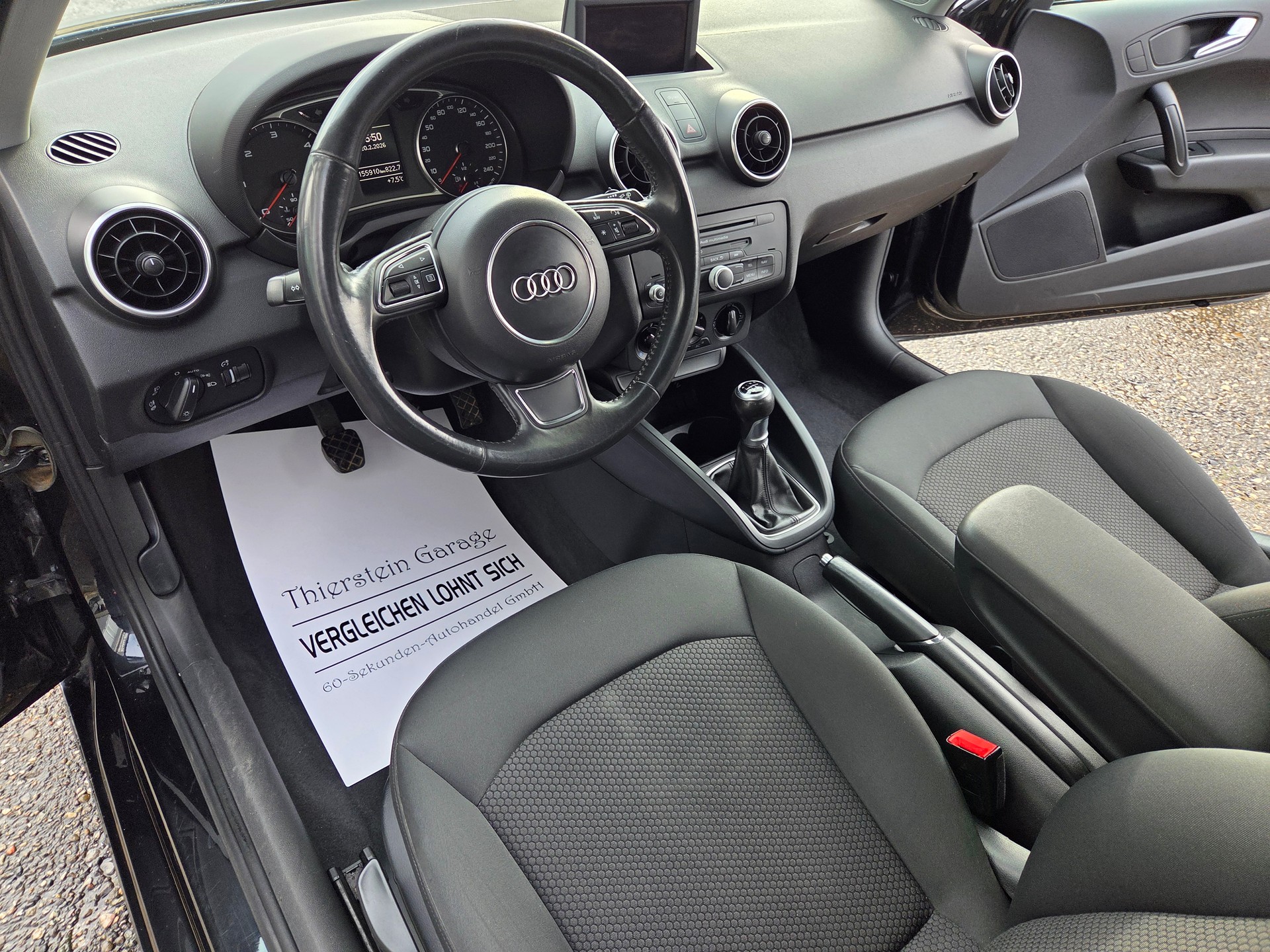 AUDI A1 1.6 TDI Attraction-image-11
