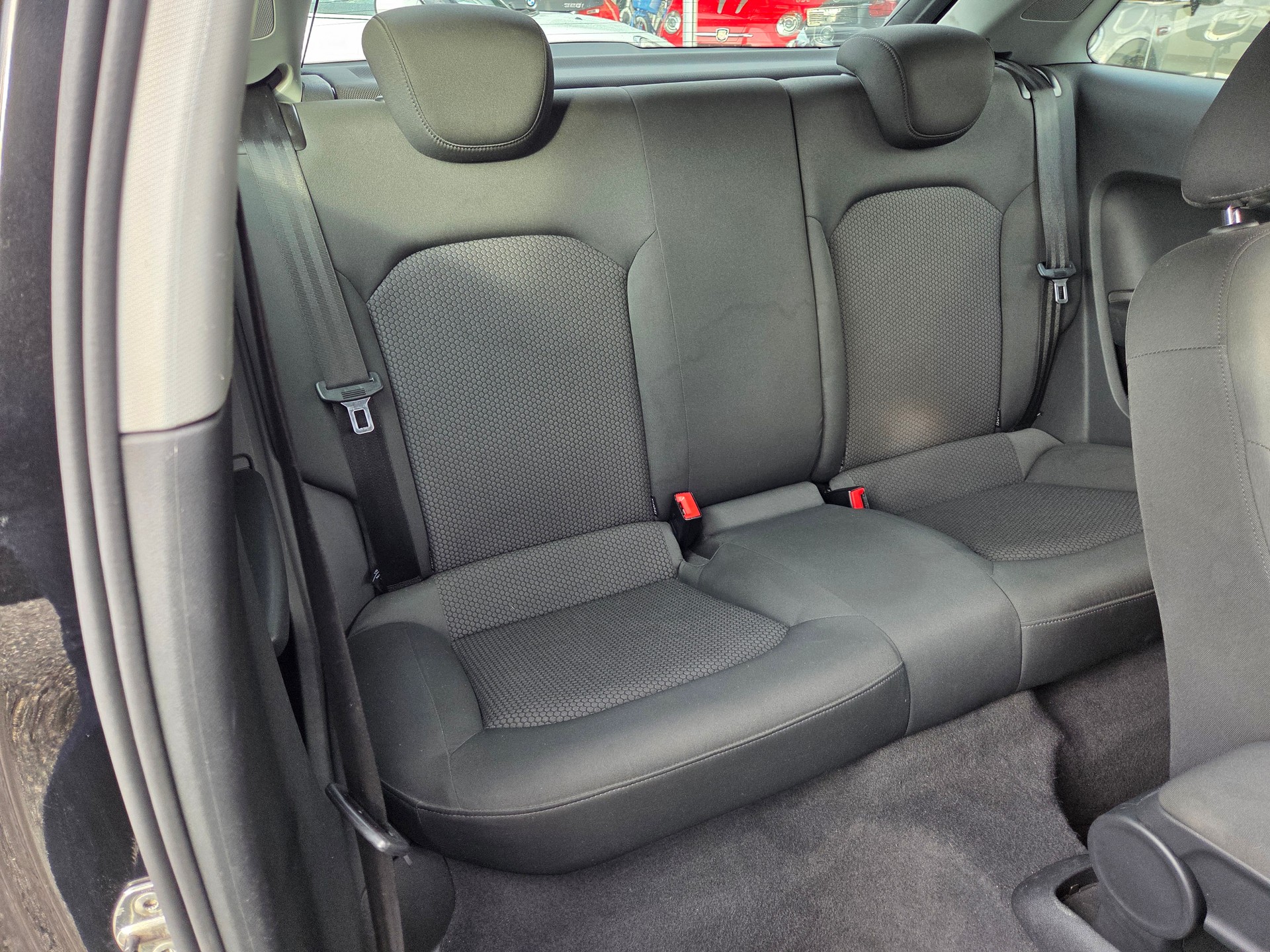 AUDI A1 1.6 TDI Attraction-image-9