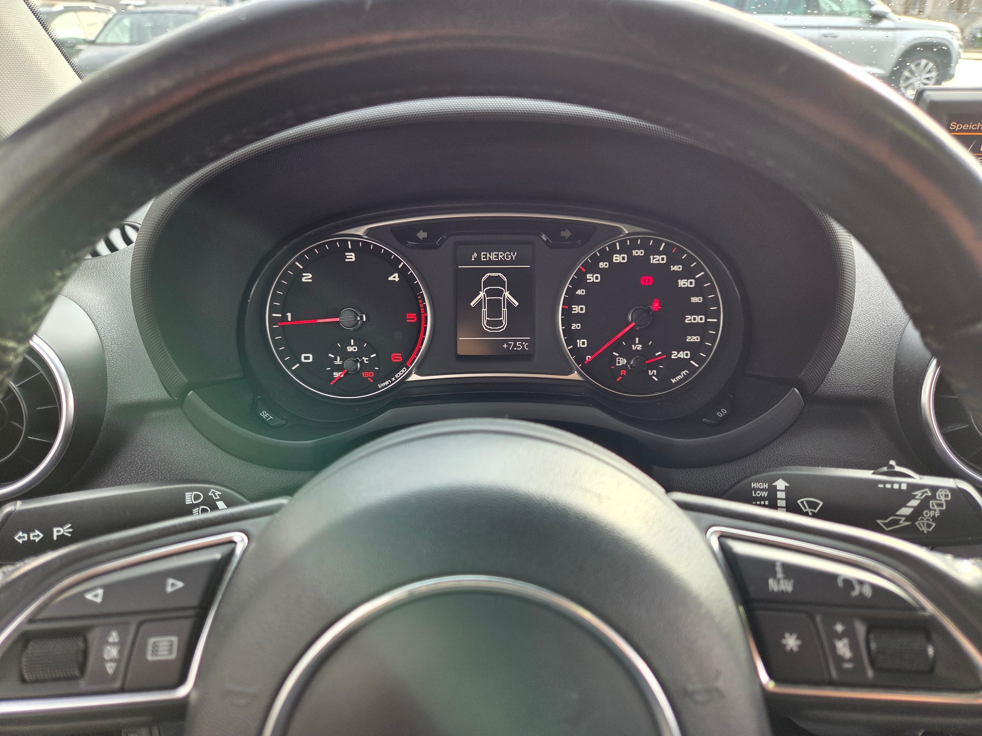 AUDI A1 1.6 TDI Attraction-image-12