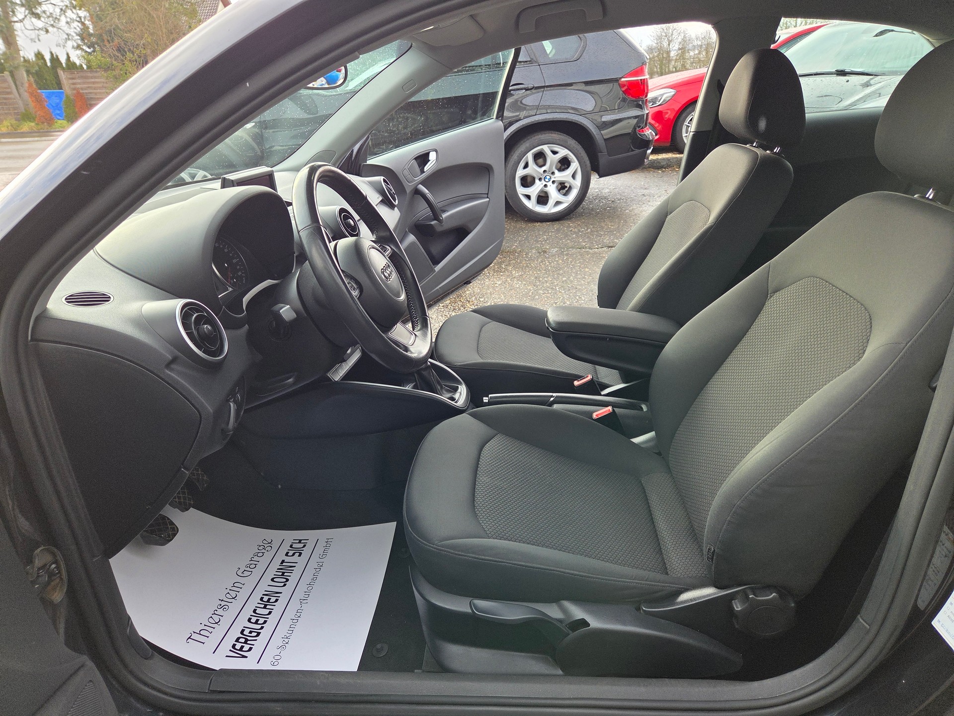 AUDI A1 1.6 TDI Attraction-image-7