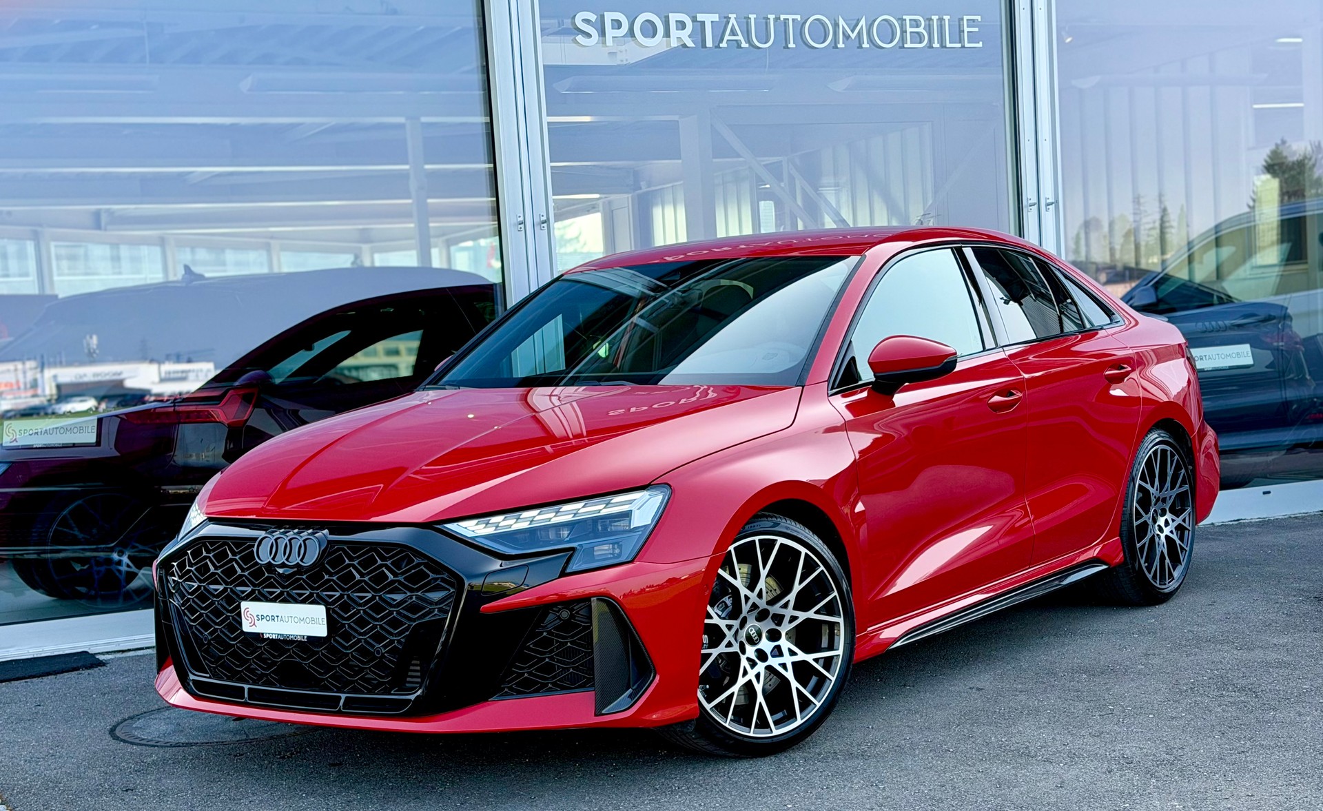 AUDI RS3 Limousine 2.5 TSI quattro S-tronic *280KM/H - CARBON - SCHALENSITZE - SONOS*-image-1