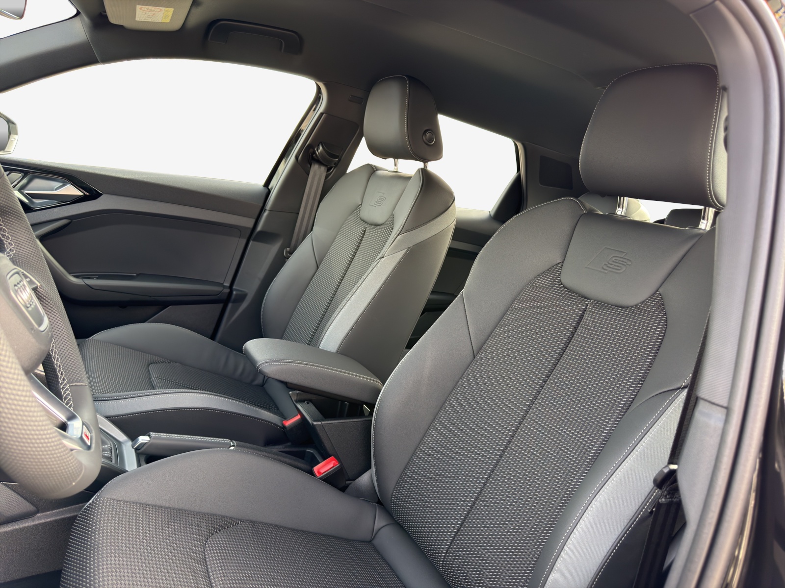 AUDI A1 Sportback 30 TFSI Attraction S-tronic-image-14