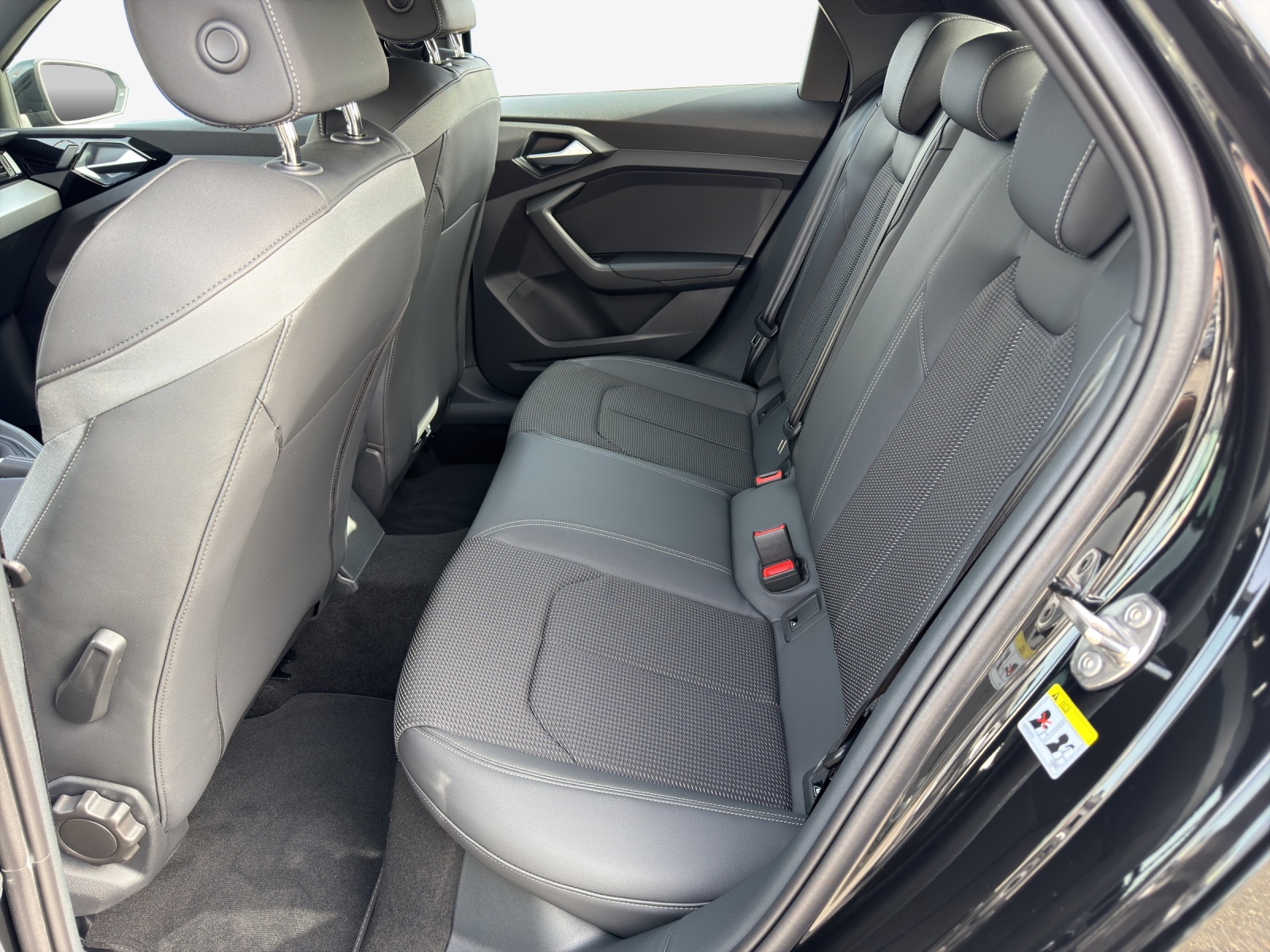 AUDI A1 Sportback 30 TFSI Attraction S-tronic-image-11