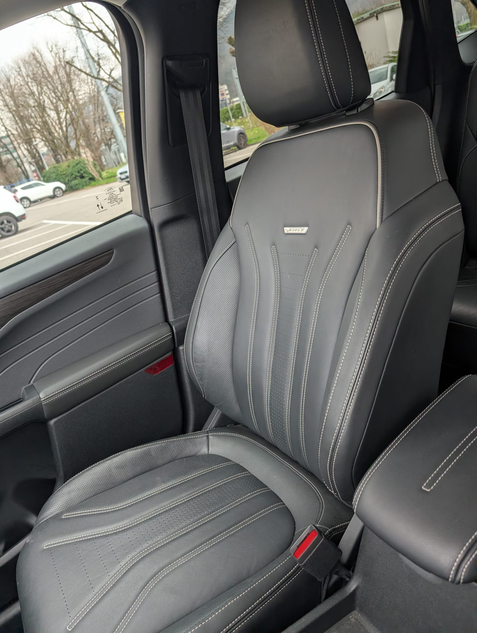 FORD Kuga 2.5 PHEV Vignale 2WD-image-5