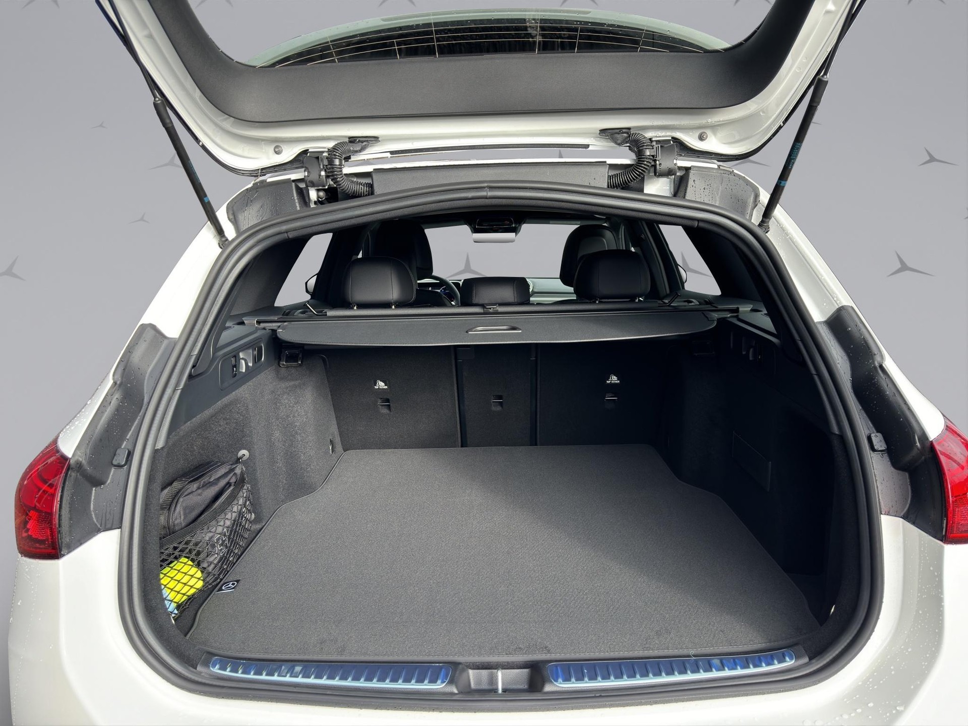 MERCEDES-BENZ C 220 d Swiss Star AMG Line 4matic Kombi-image-18