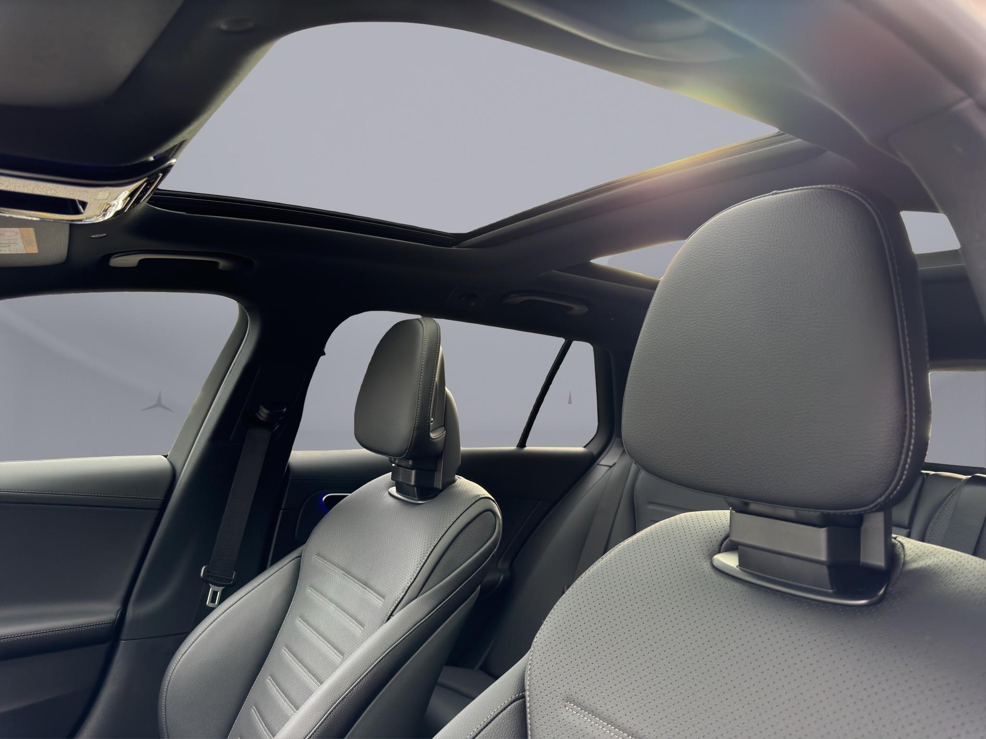 MERCEDES-BENZ C 220 d Swiss Star AMG Line 4matic Kombi-image-14