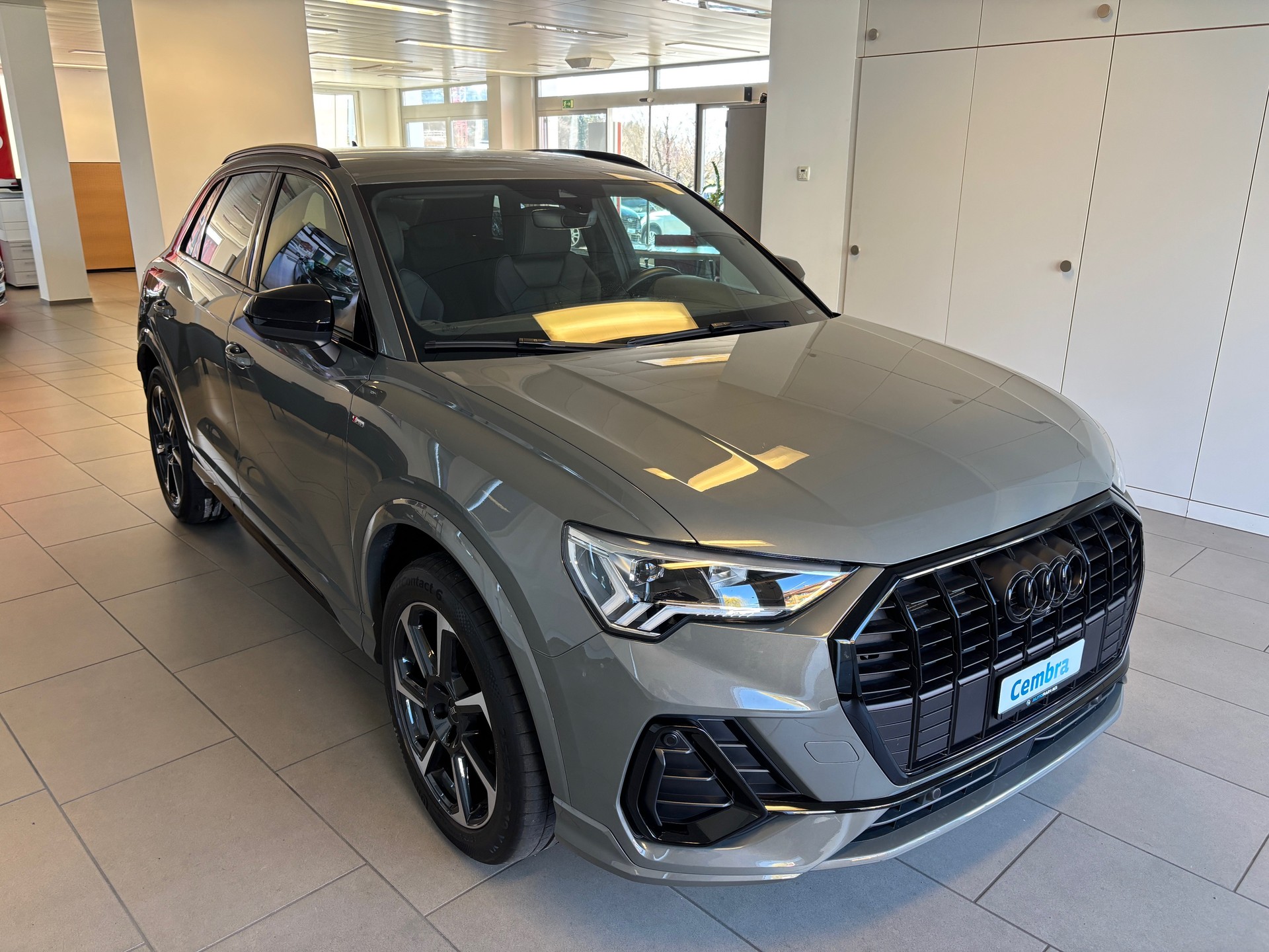 AUDI Q3 35 TFSI S line Attraction S-tronic-image-1