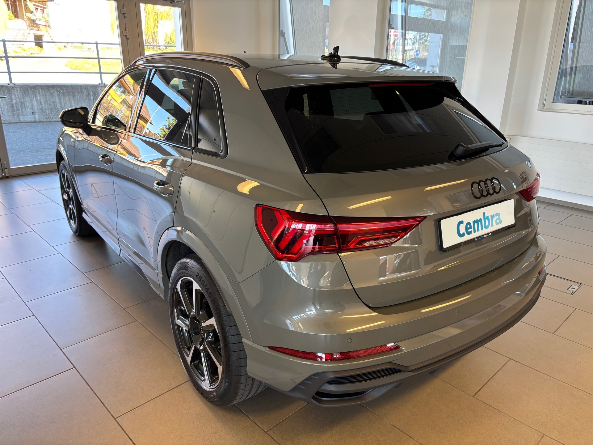 AUDI Q3 35 TFSI S line Attraction S-tronic-image-3