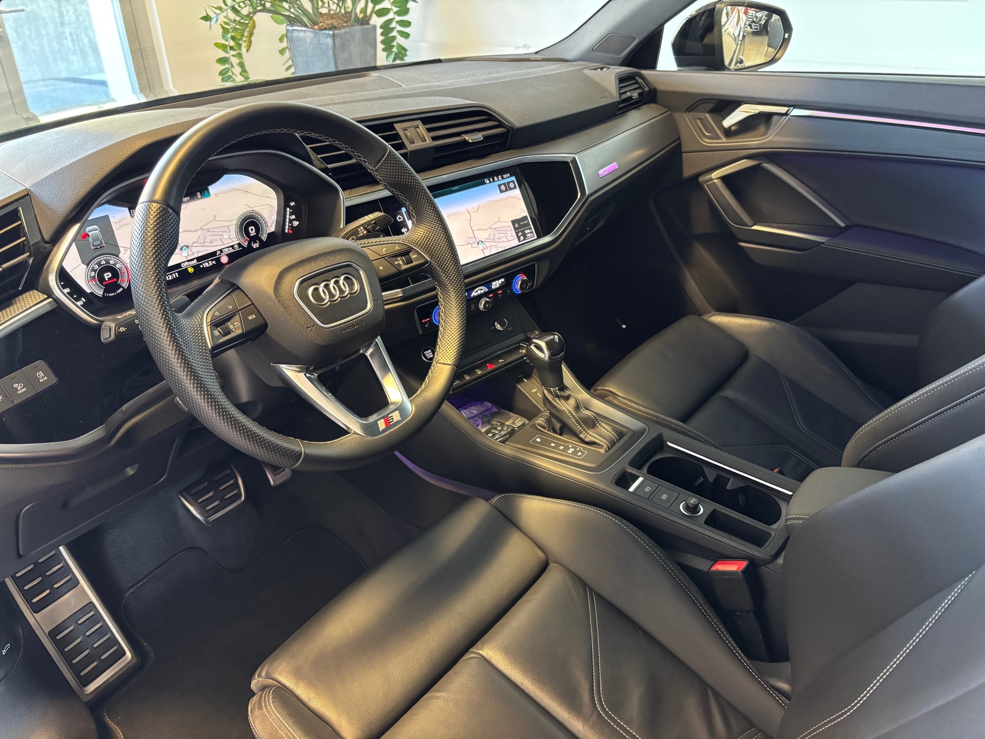 AUDI Q3 35 TFSI S line Attraction S-tronic-image-4